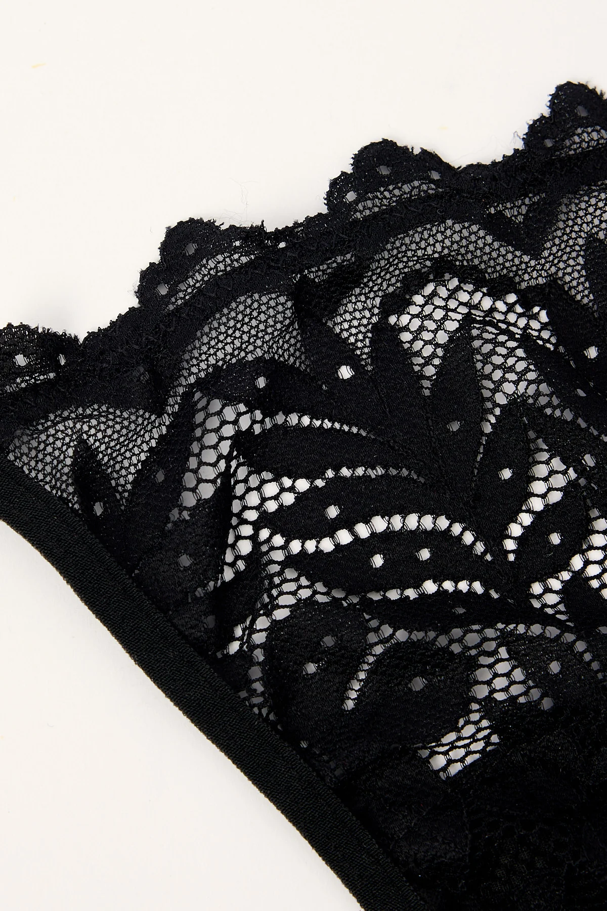 Luck & Trouble Isa Lace Thong Black - Image 2