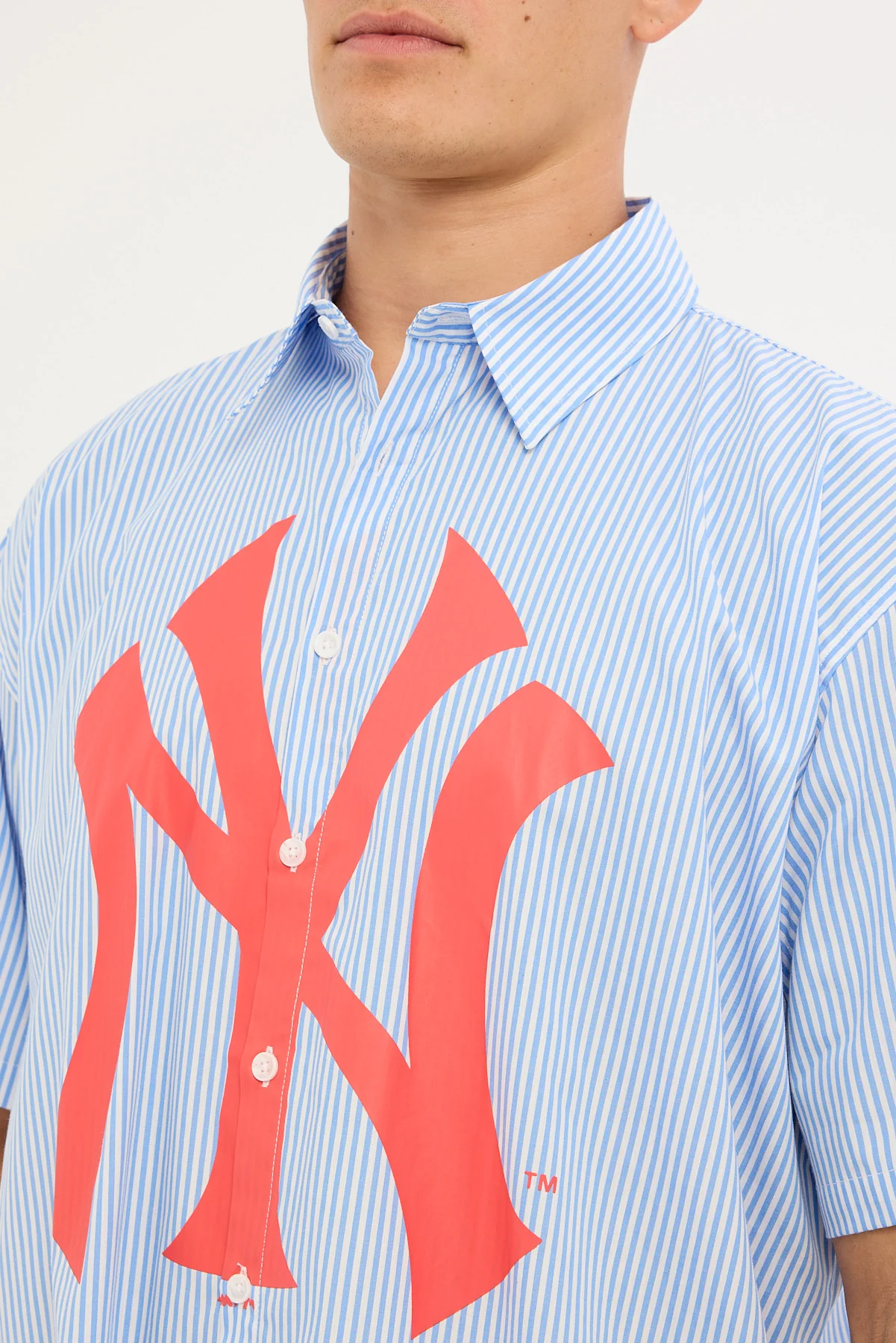 Majestic Athletic NY Yankees Graphic Boxy Crop Stripe Shirt Blue - Image 4