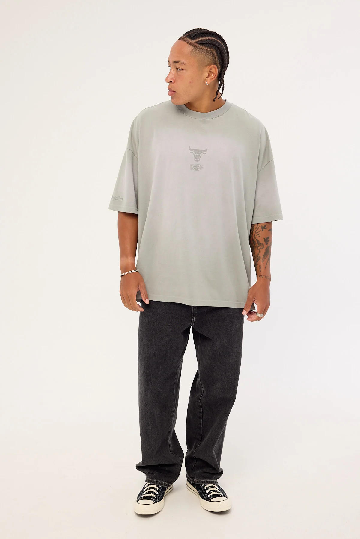 Mitchell & Ness Big Oversized Logo Tee - C Bulls Neutral Gray - Image 2