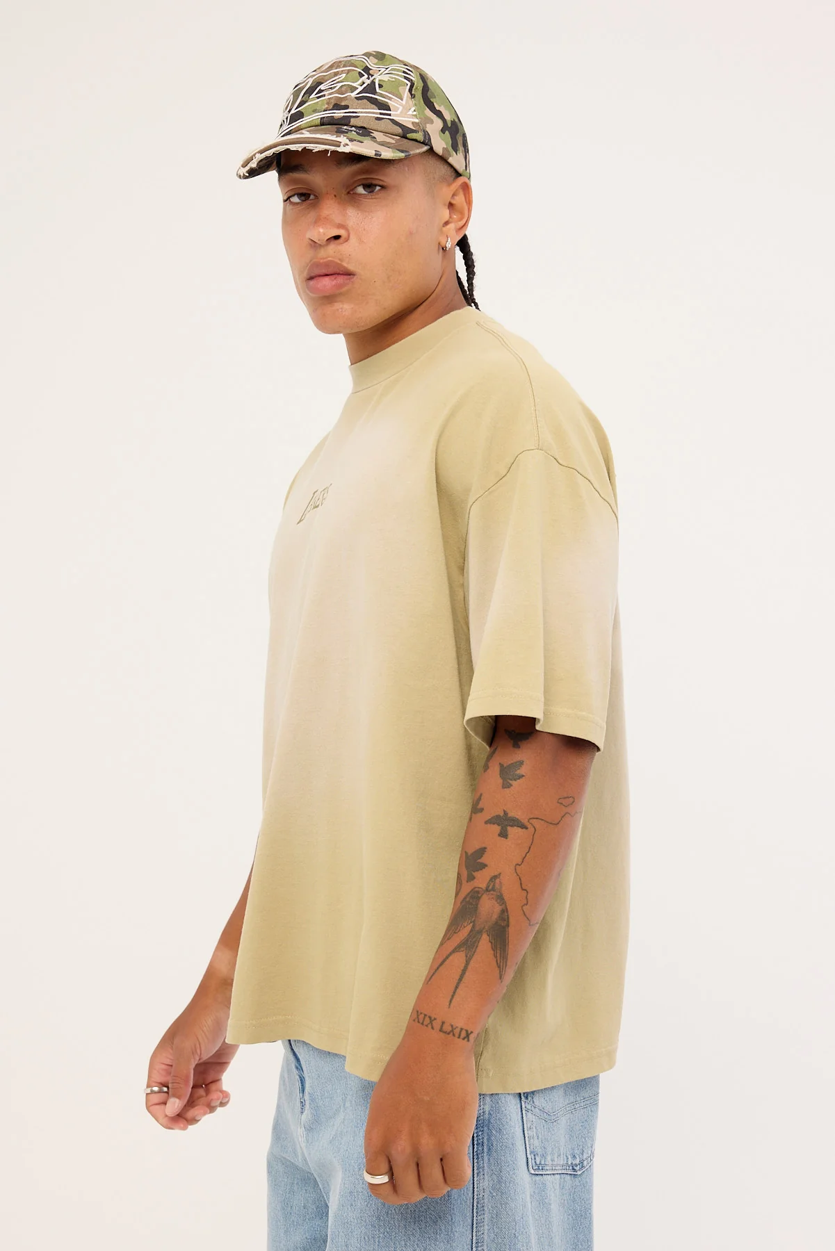 Mitchell & Ness Big Oversized Logo Tee - LA Lakers Gravel Stone - Image 4