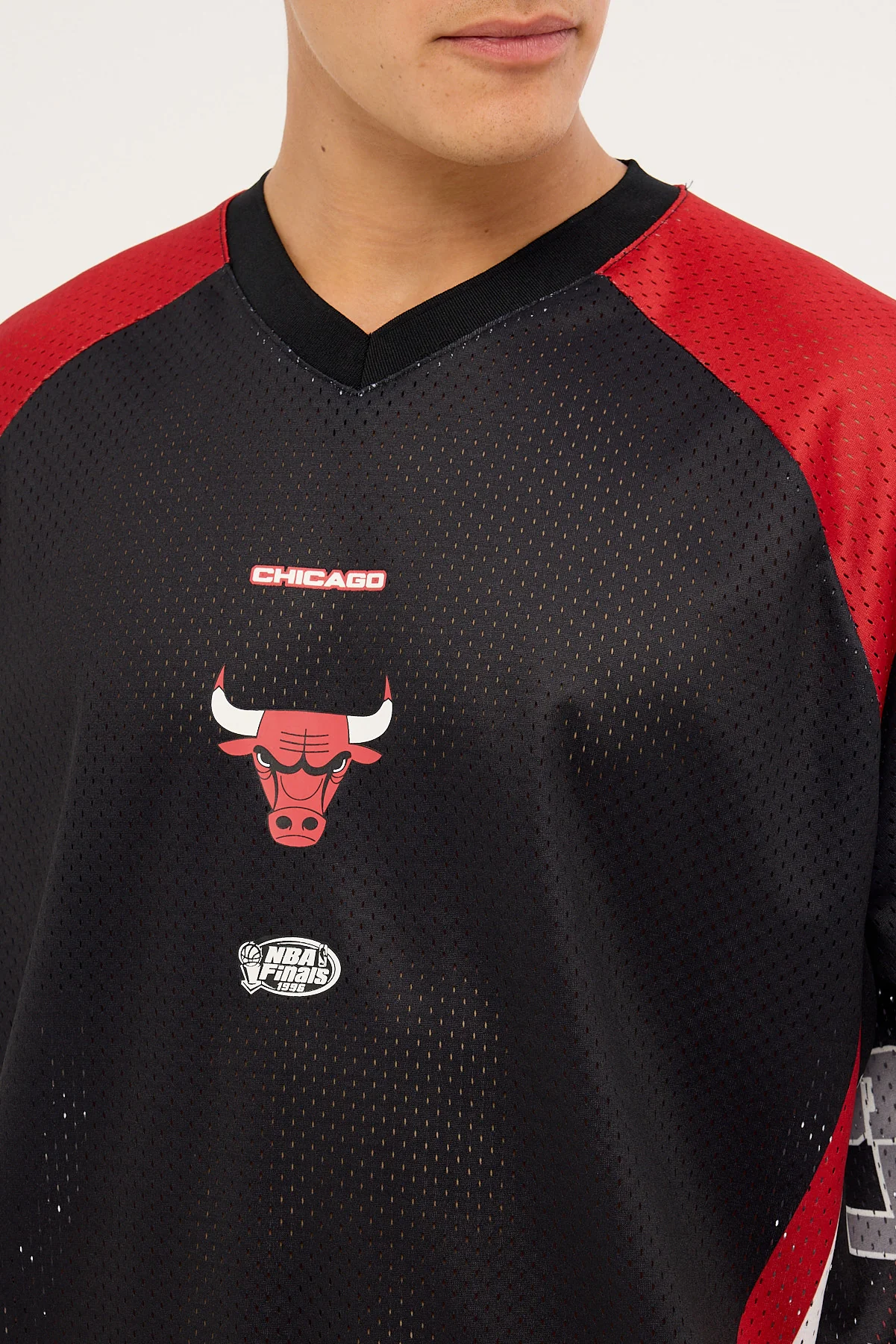 Mitchell & Ness Bulls Warehouse Rave Jersey Black/Crimson/Gun Powder Grey - Image 4