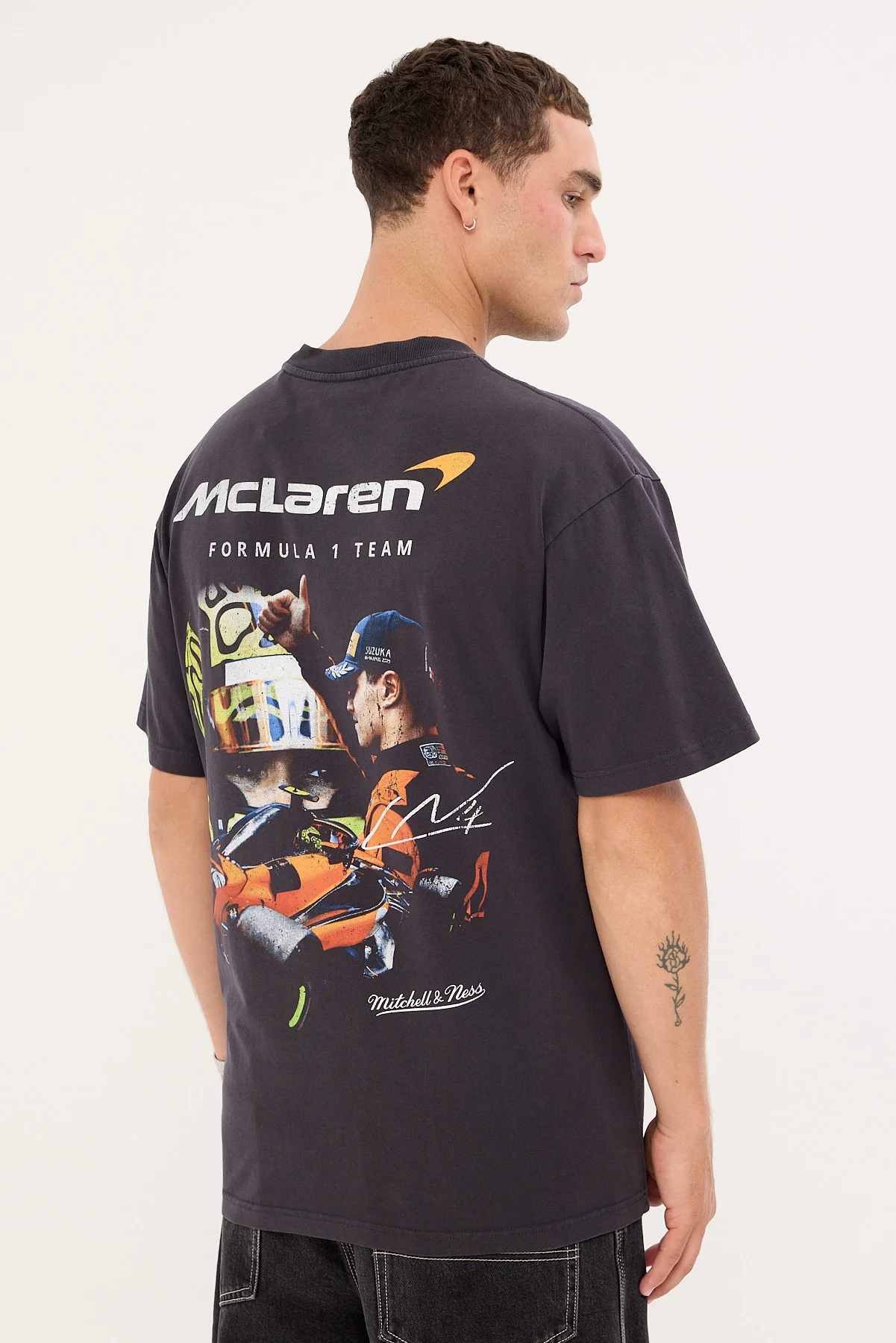 Mitchell & Ness McLaren Signature Tee Washed Black - Image 6