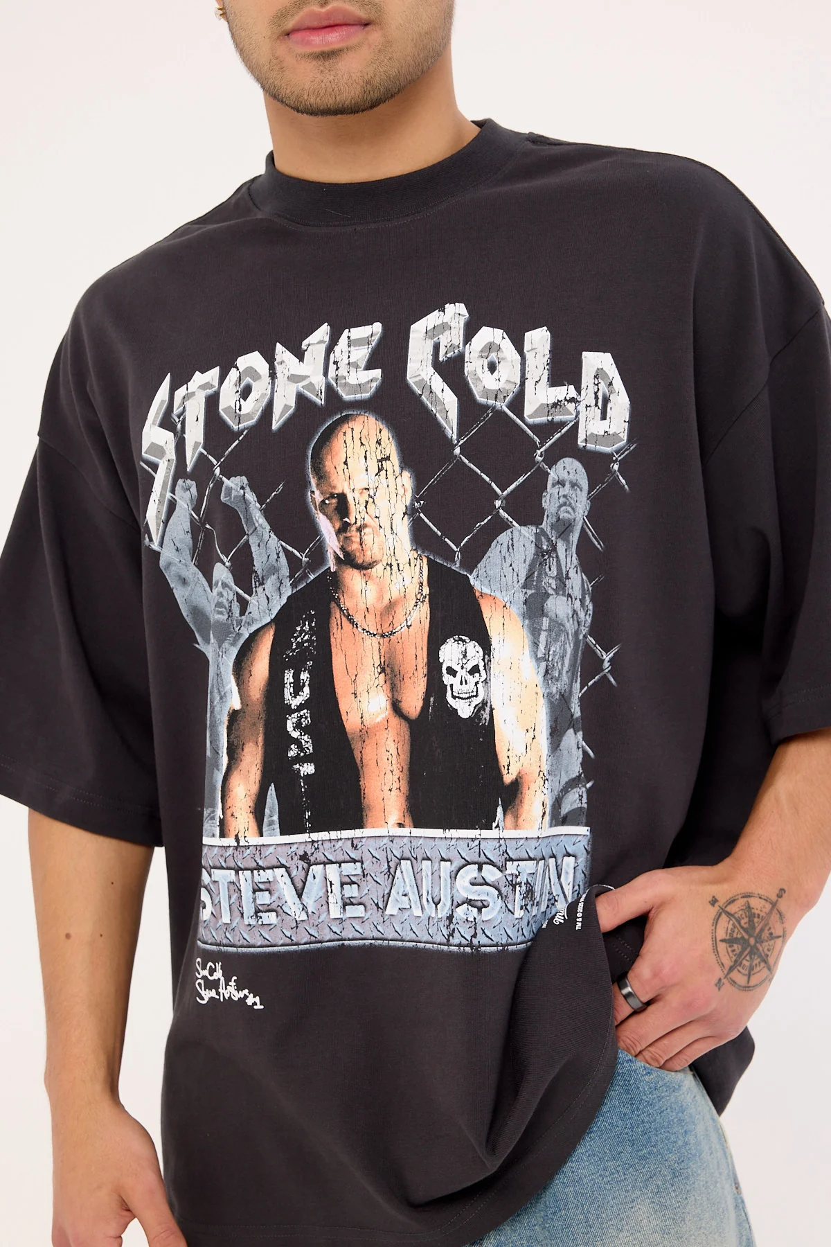 Mitchell & Ness Stone Cold Oversize Boxy Tee Faded Black - Image 3