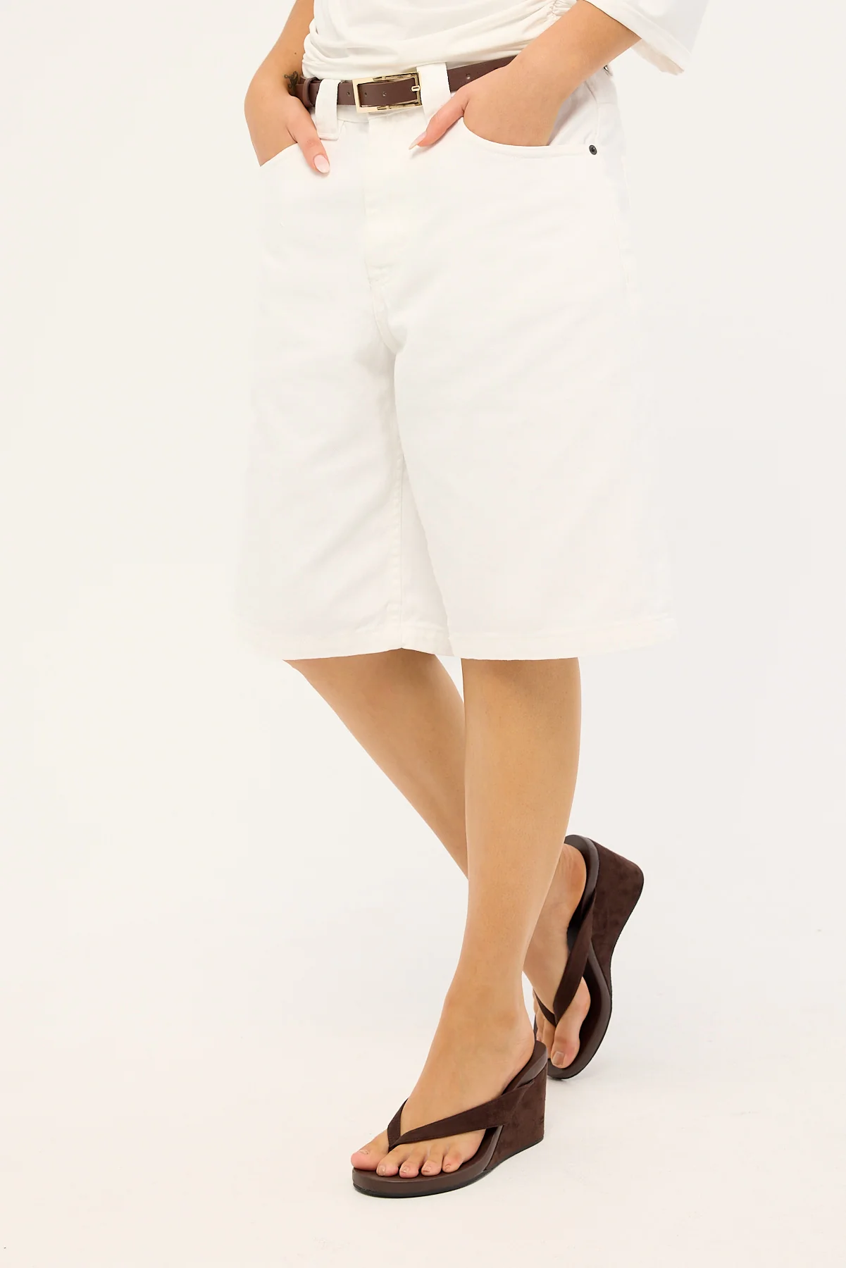 Motel Low Rise Denim Skater Shorts True White - Image 3
