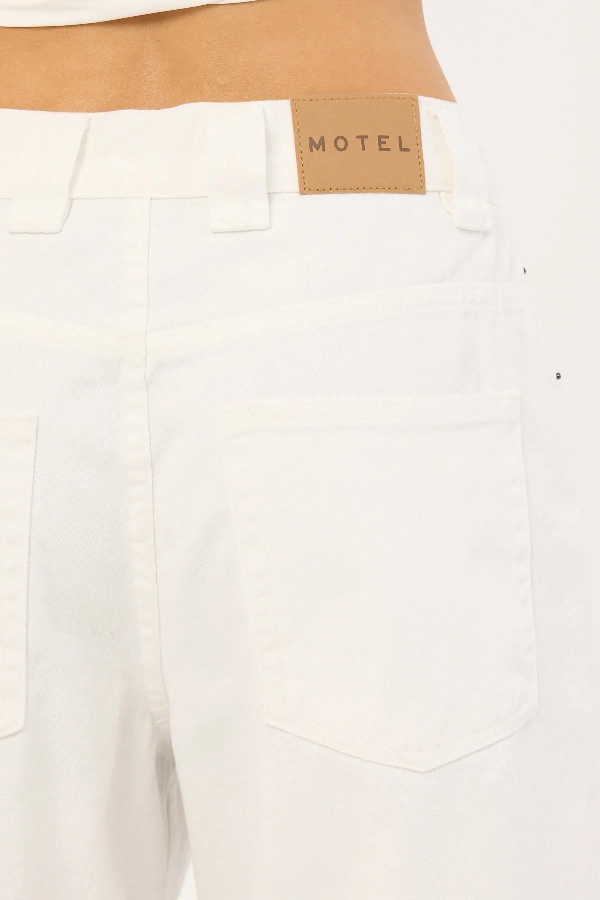 Motel Low Rise Denim Skater Shorts True White - Image 6