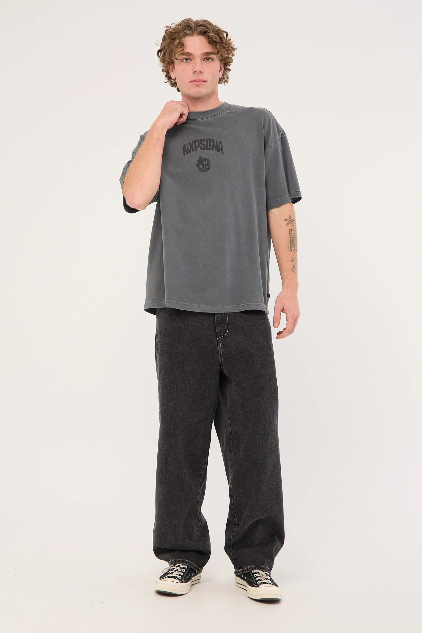 Nena & Pasadena Collingwood Hunter Tee Pigment Charcoal - Image 3