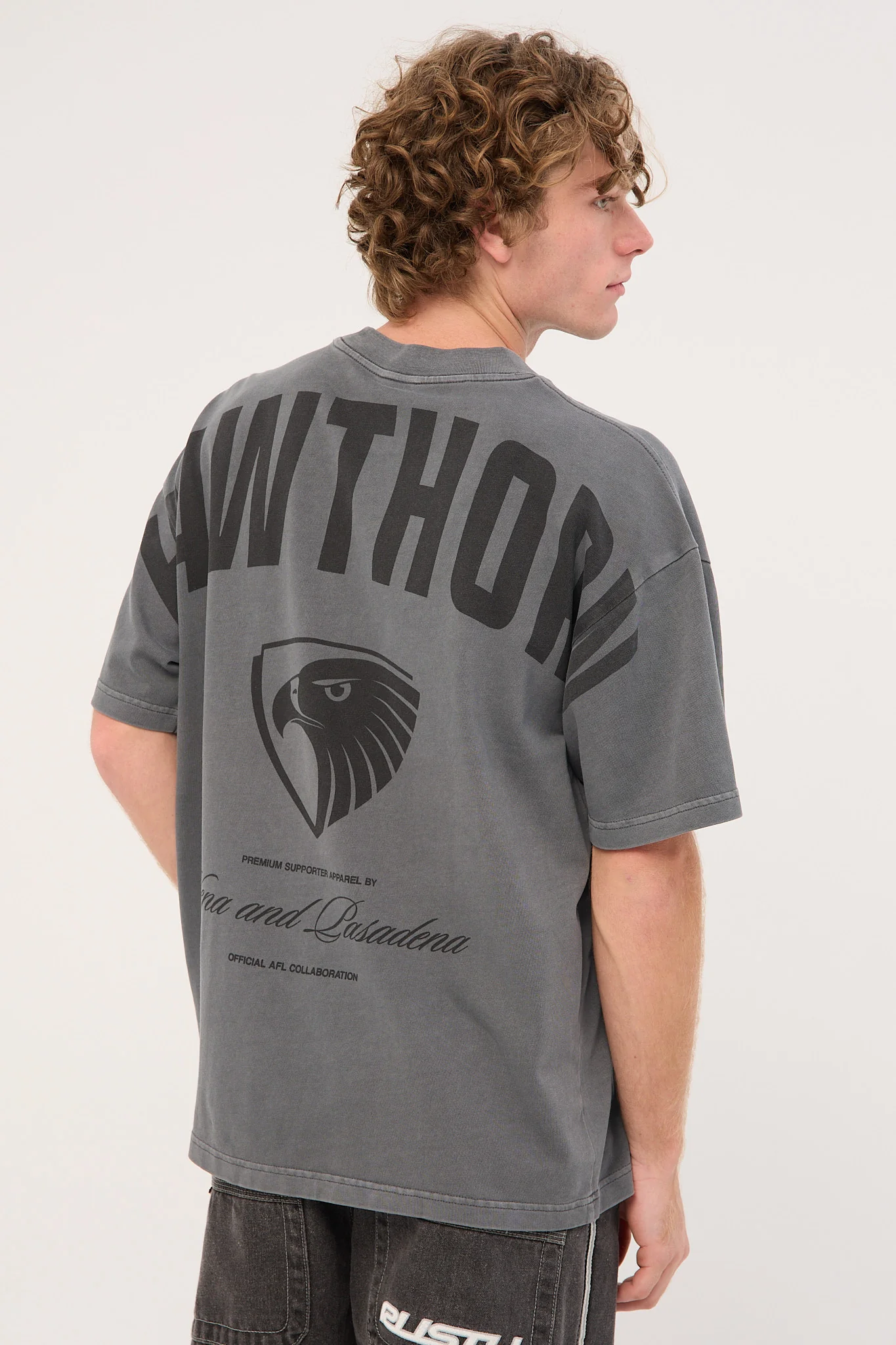 Nena & Pasadena Hawthorn Hunter Tee Pigment Charcoal - Image 5