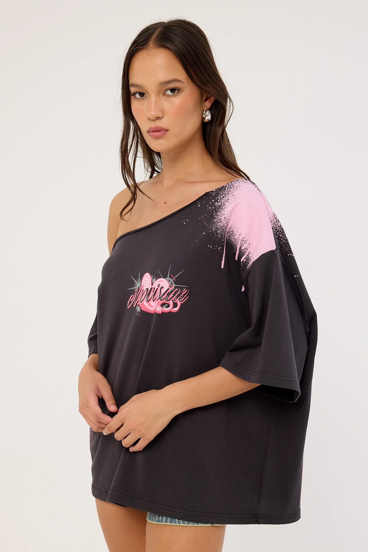 Neovision Digi Off Shoulder Relaxed Tee Washed Black - Image 4