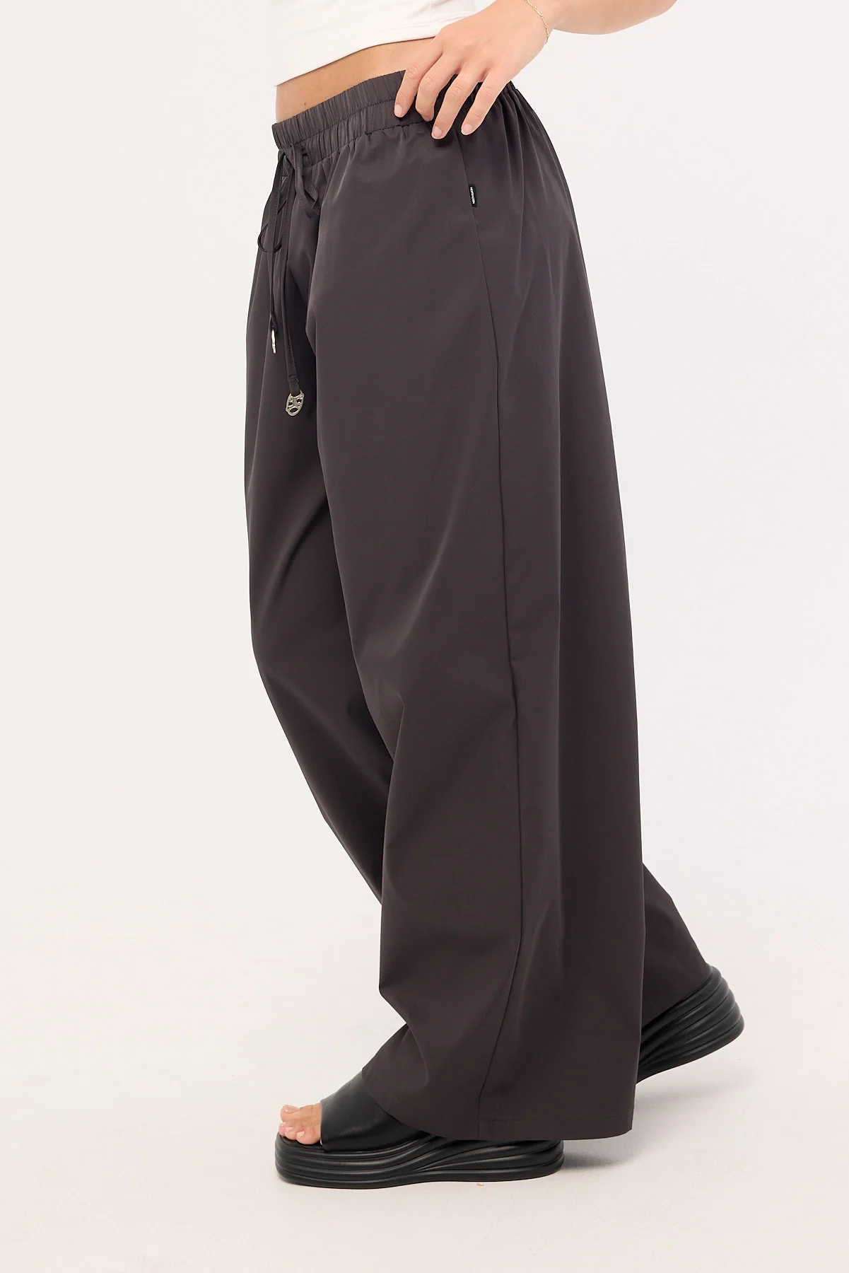 Neovision Error Wide Leg Cargo Pant Charcoal - Image 4
