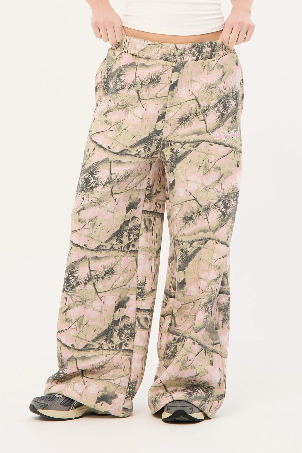 Neovision Exhibit Straight Leg Sweatpant Pink Camo - Image 4