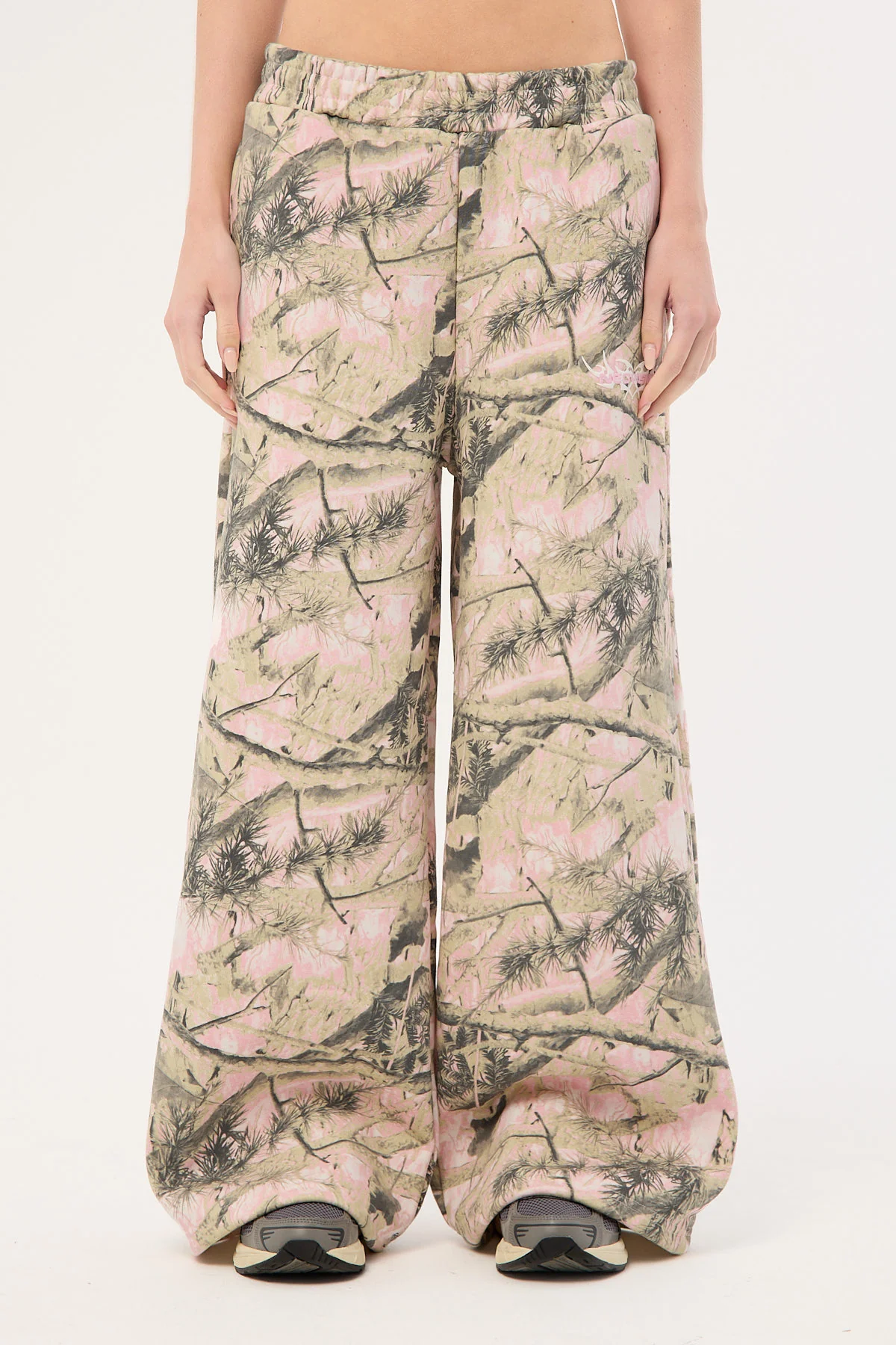 Neovision Exhibit Straight Leg Sweatpant Pink Camo - Image 9