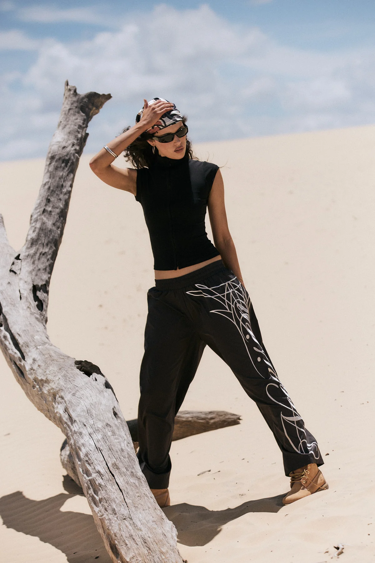 Neovision Link Hook And Eye Tee Black - Image 2