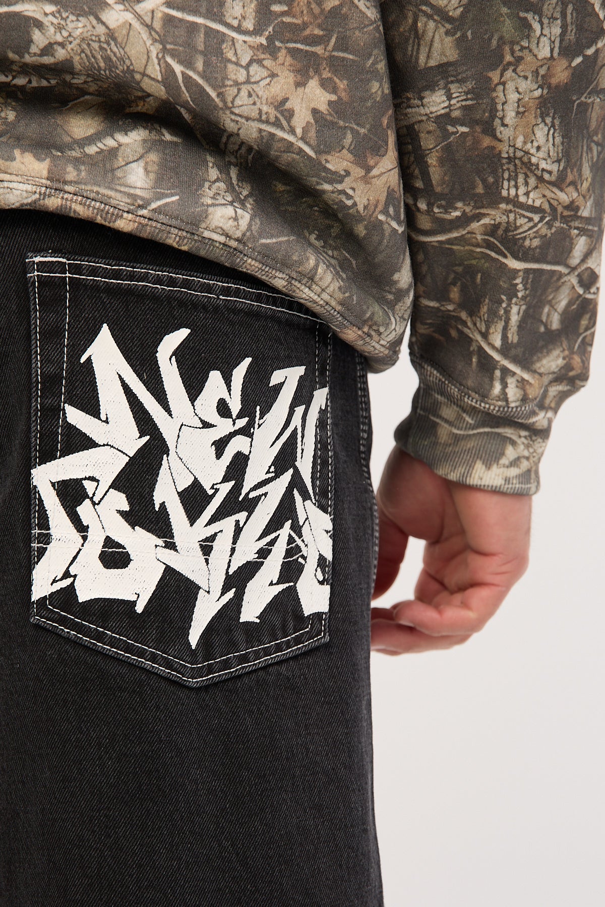 Neovision Omnix Monster Baggy Jort Onyx - Image 6