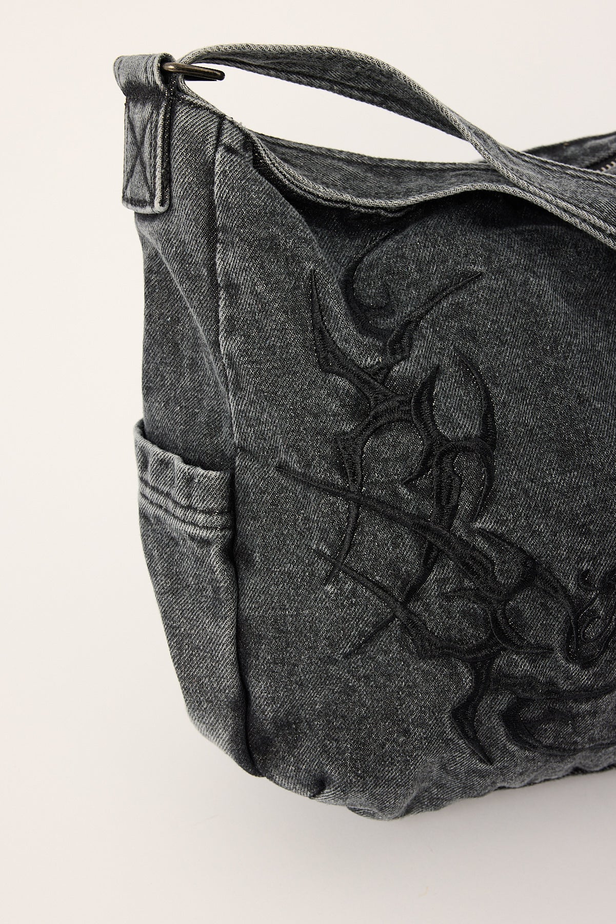 Neovision Ragged Crossbody Bag Washed Black - Image 2