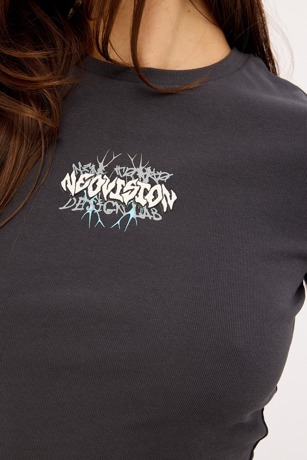 Neovision Scrawl Baby Tee Washed Black - Image 4
