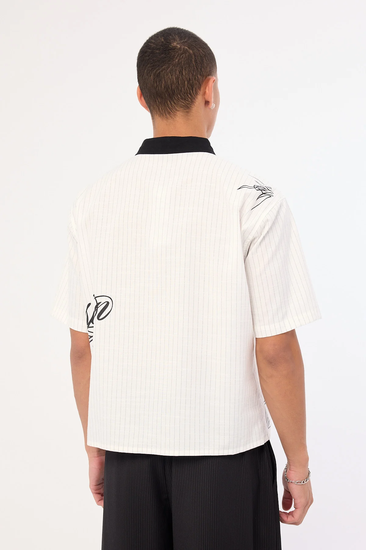 Neovision Scripture Oversize Cropped Shirt White Pinstripe - Image 5