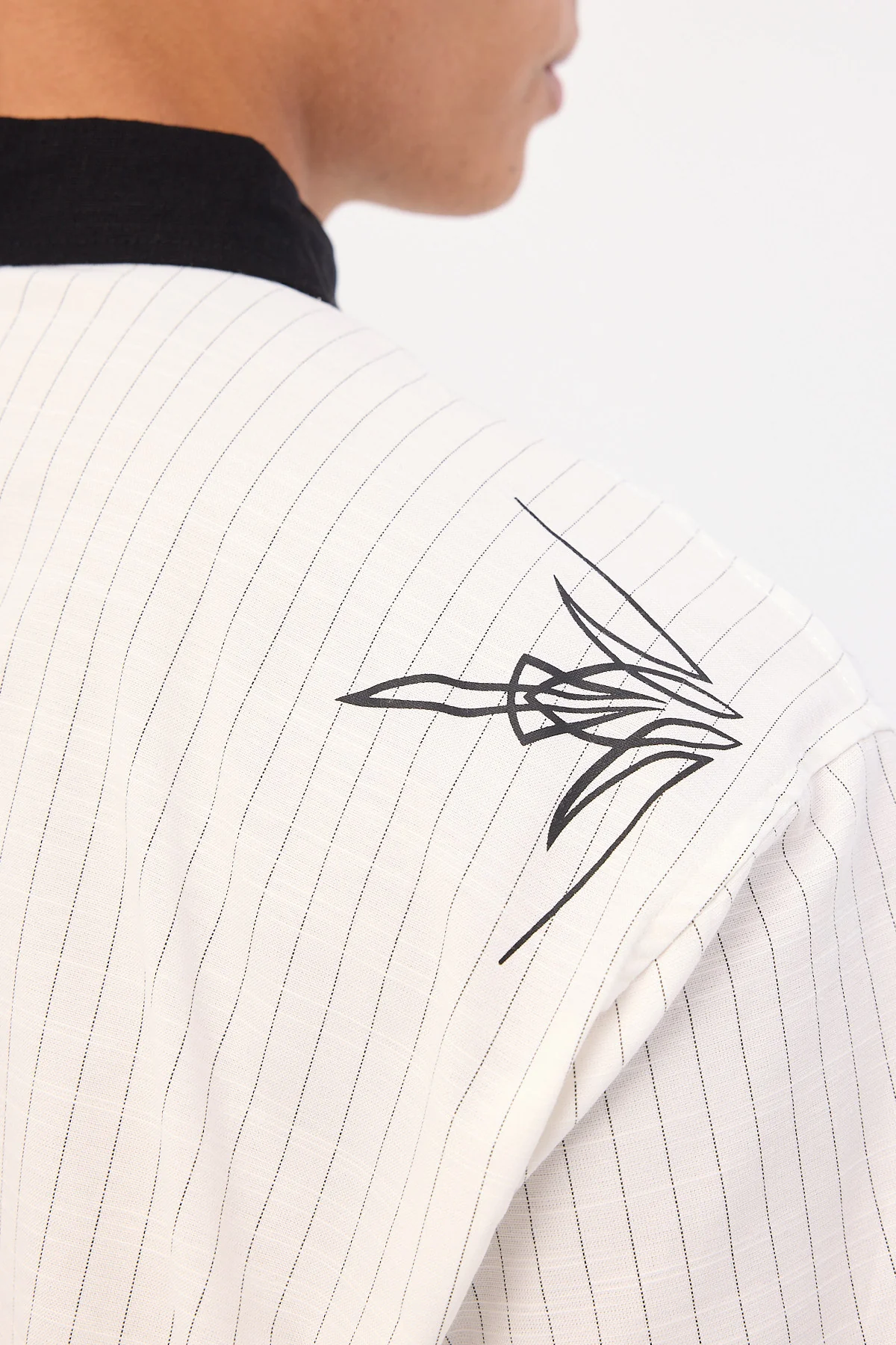 Neovision Scripture Oversize Cropped Shirt White Pinstripe - Image 6