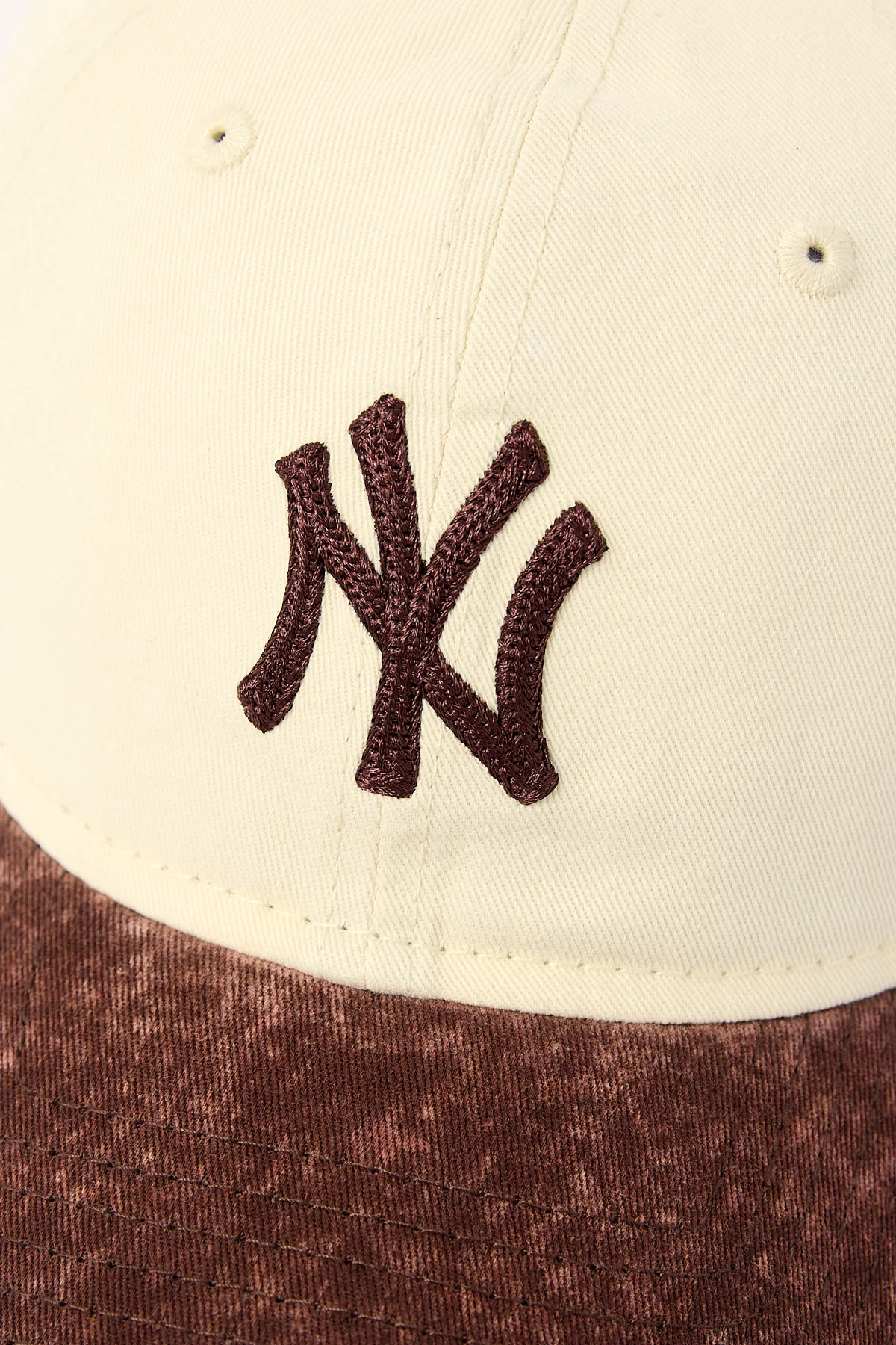 New Era 2-Tone Snow Wash 9Twenty New York Yankees Burnt Wood/Burnt Wood Embroidery - Image 2