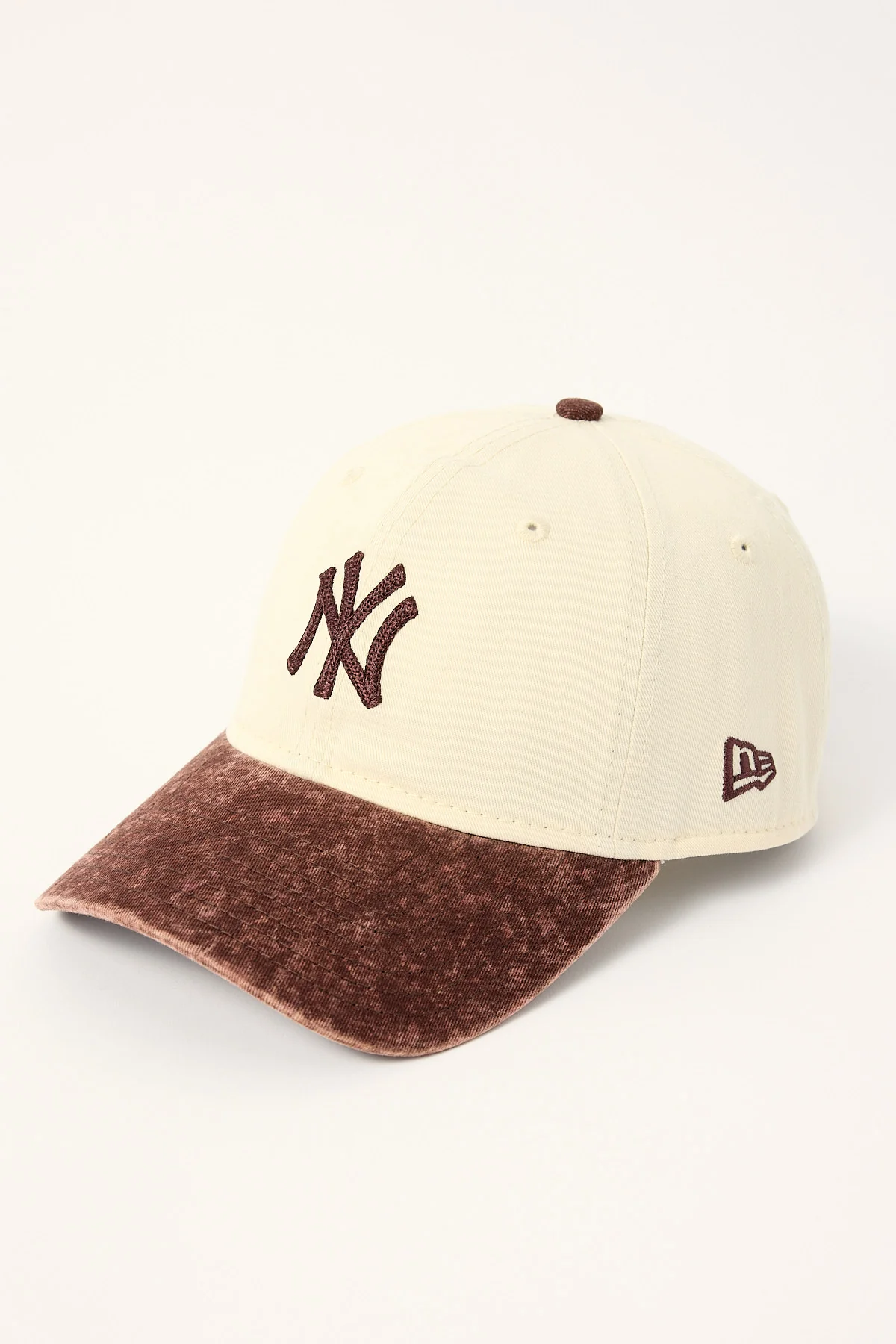 New Era 2-Tone Snow Wash 9Twenty New York Yankees Burnt Wood/Burnt Wood Embroidery - Image 3