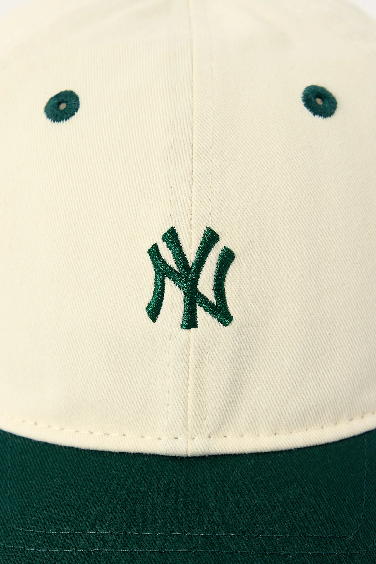 New Era 920 New York Yankees Cap Chalk/Dark Green - Image 2