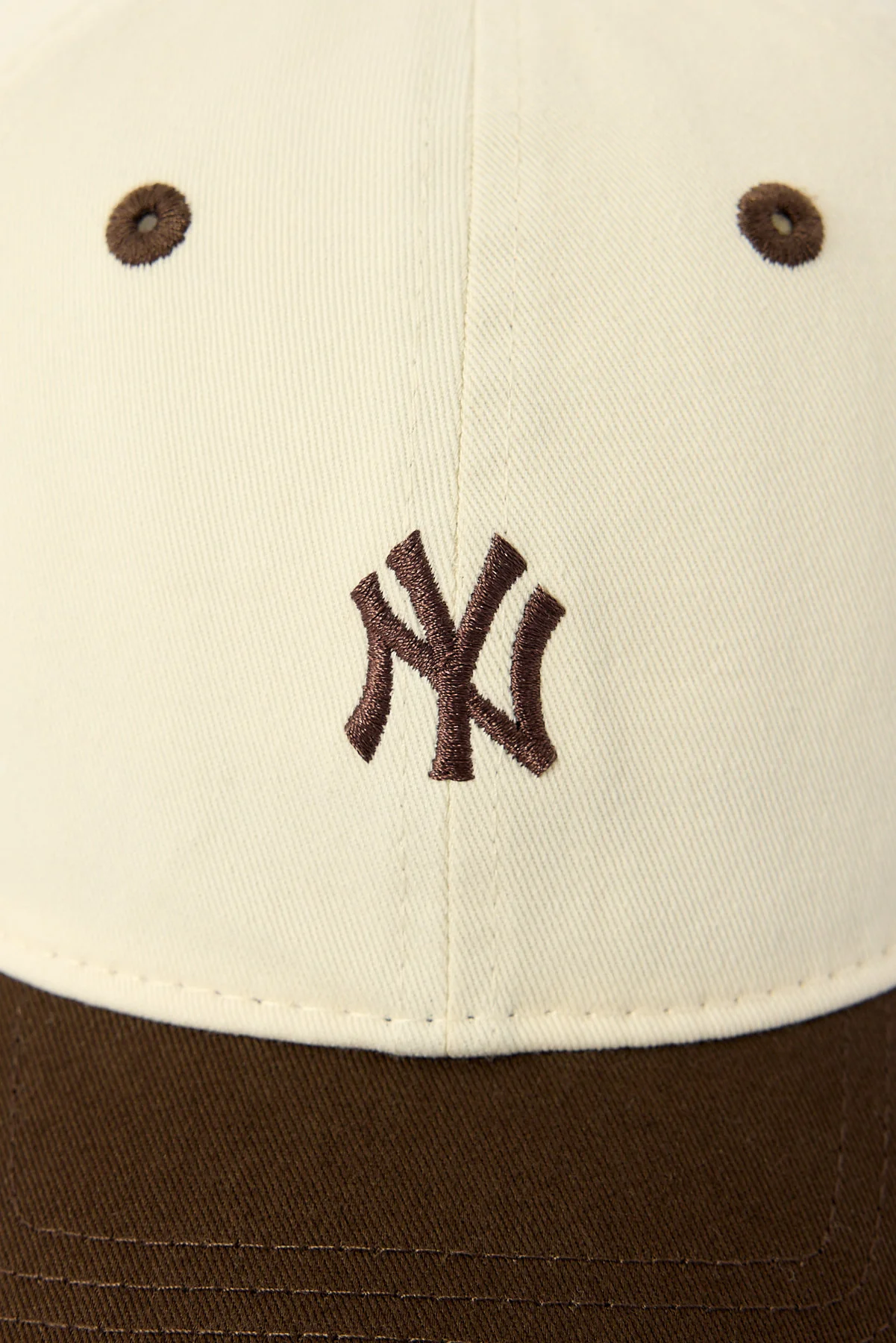 New Era 920 New York Yankees Cap Chalk/Walnut - Image 2