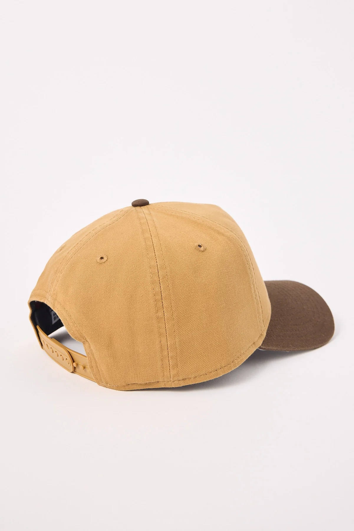 New Era 9Forty A-Frame 2 Shade Wash New York Yankees Cap Wheat/Grey UV - Image 4