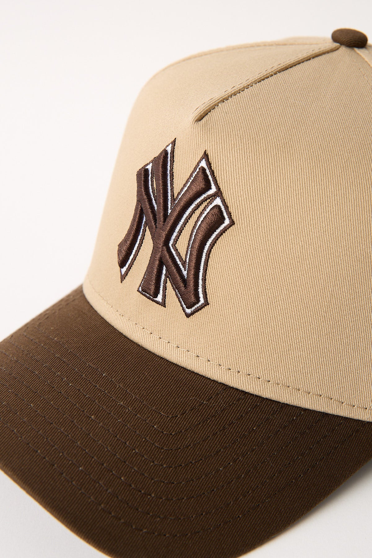 New Era 9FORTY A-FRAME CAMEL 2TONE WORLD SERIES NEW YORK YANKEE CAMEL - Image 3