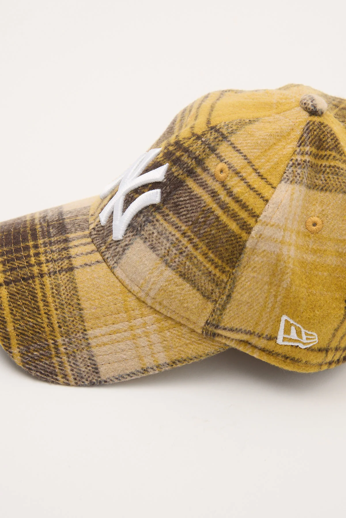 New Era 9Twenty Cloth Strap New York Yankees Cap Yellow/Black Wool Plaid/White Embro - Image 4