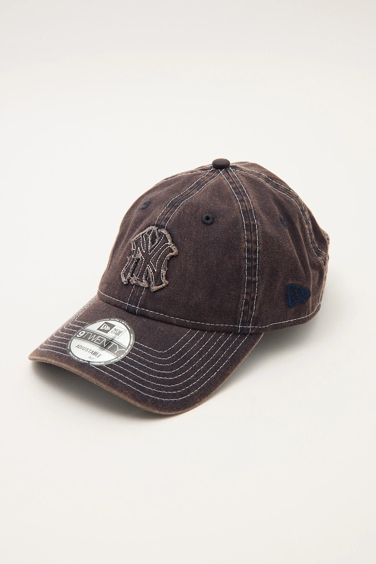 New Era 9Twenty Frayed Tonal New York Yankees Cap Navy - Image 3