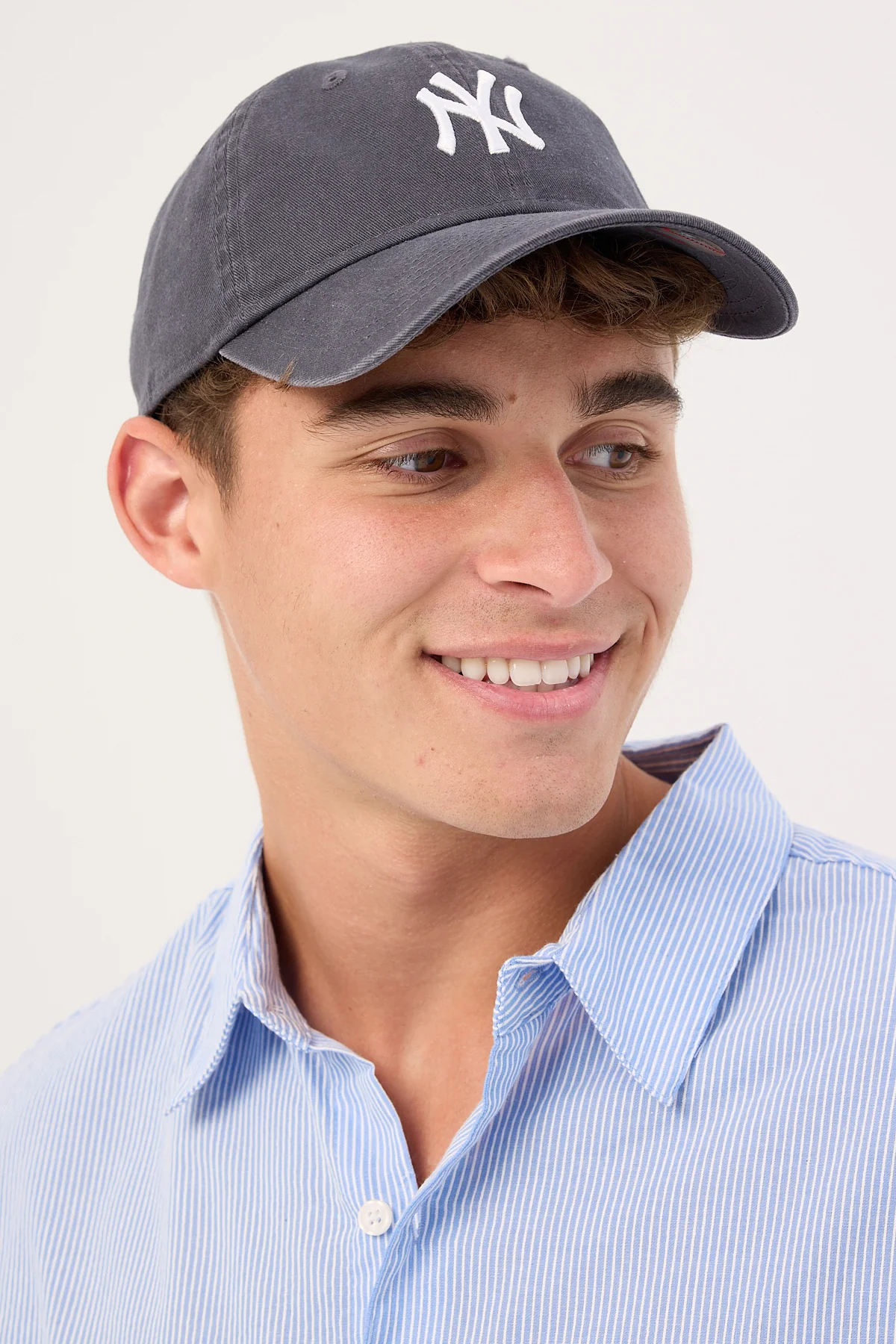 New Era 9Twenty Midi Logo New York Yankees Cap Graphite/White Embroidery - Image 2