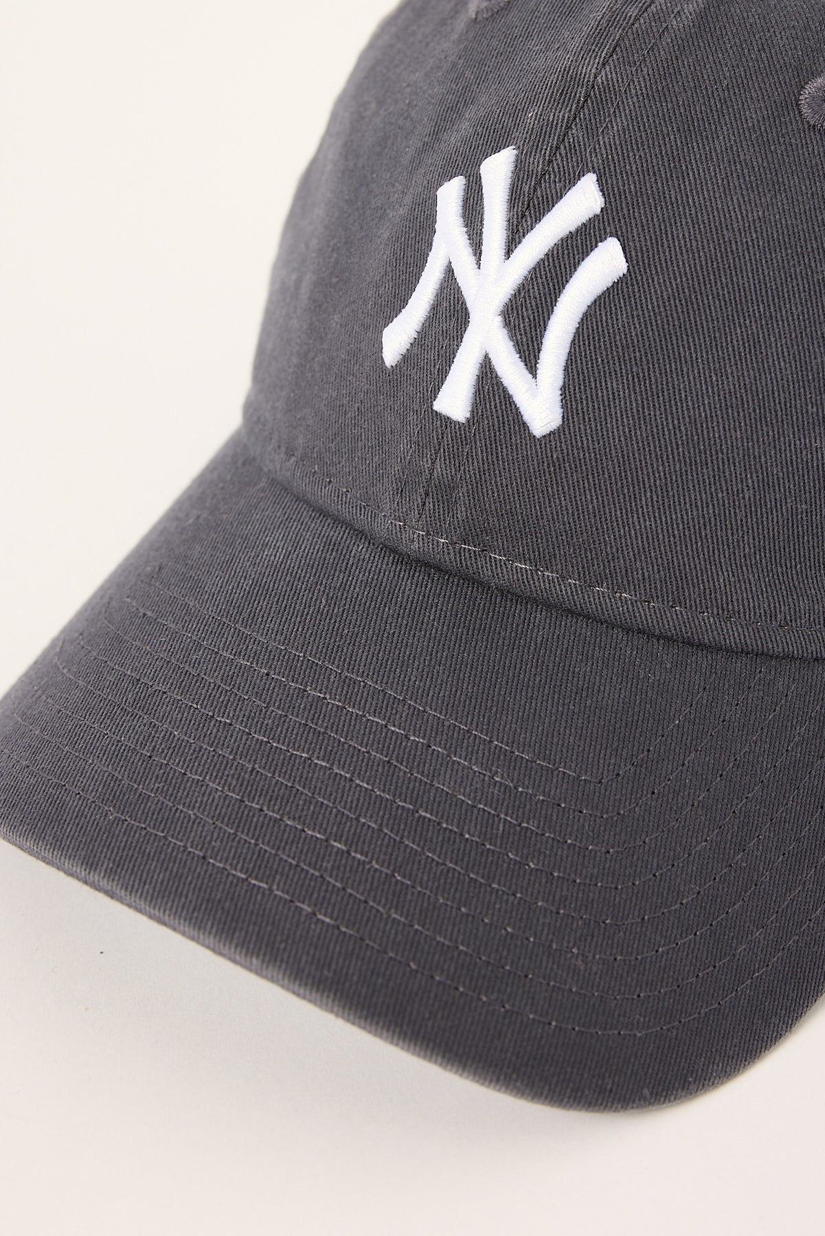 New Era 9Twenty Midi Logo New York Yankees Cap Graphite/White Embroidery - Image 4