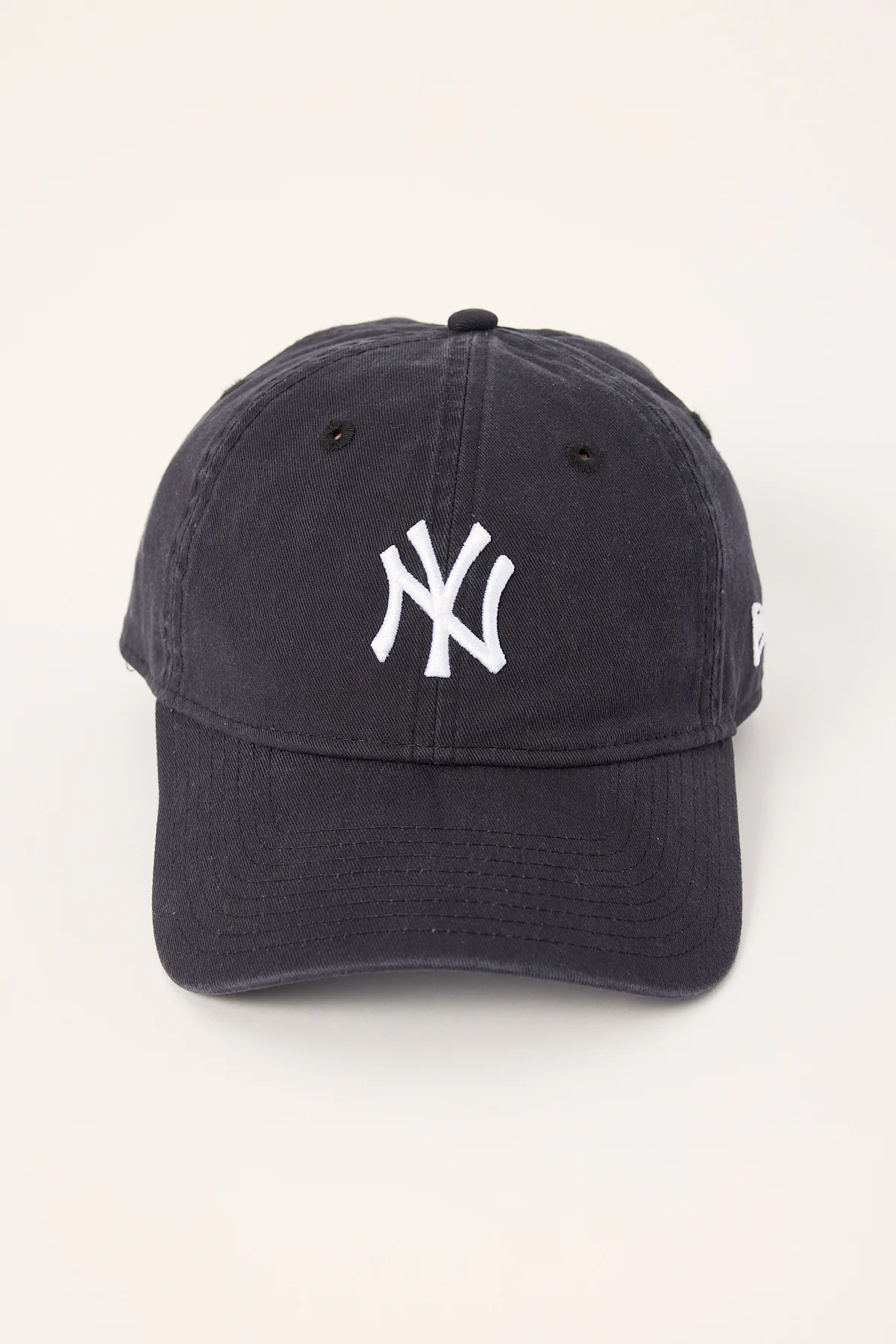 New Era 9Twenty Midi Logo New York Yankees Cap Official Team Colours - Image 2