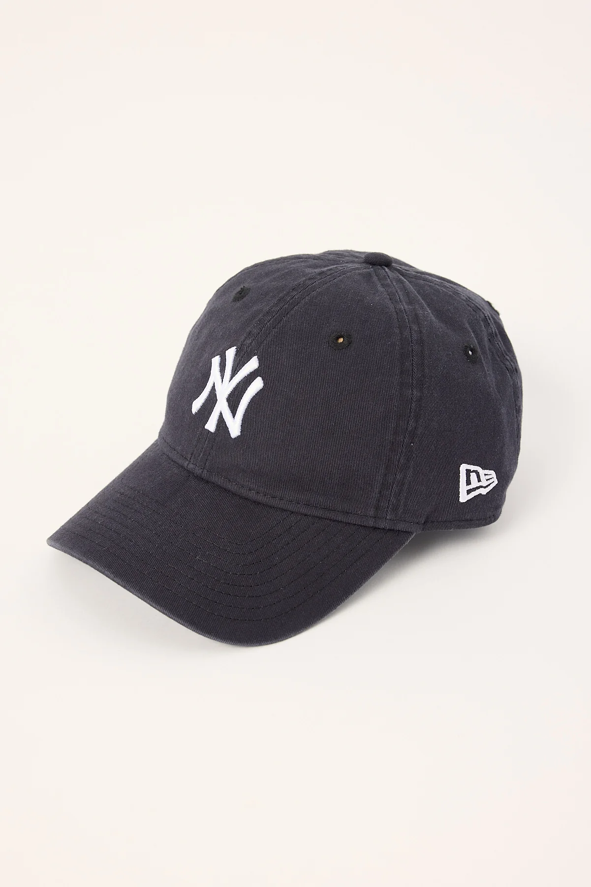 New Era 9Twenty Midi Logo New York Yankees Cap Official Team Colours - Image 3