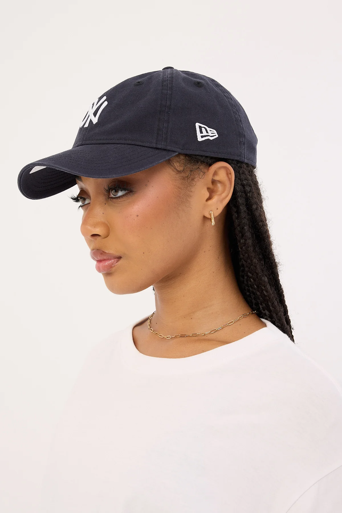 New Era 9Twenty Midi Logo New York Yankees Cap Official Team Colours - Image 7
