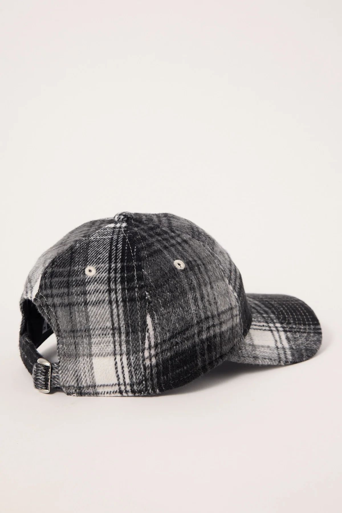 New Era 9Twenty Plaid Wool New York Yankees Cap Black/Grey - Image 6