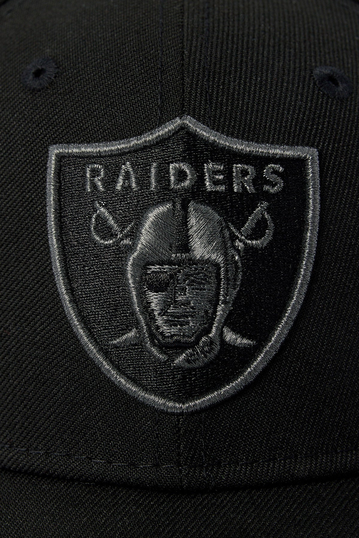 New Era Metallic 9Forty Snap Las Vegas Raiders Cap Black/Black UV - Image 2