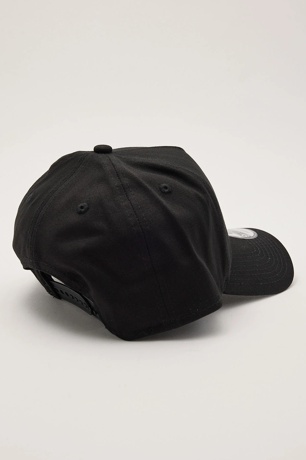 New Era New York Yankees 9Forty A-Frame Cap Black/Black Embroidery - Image 4
