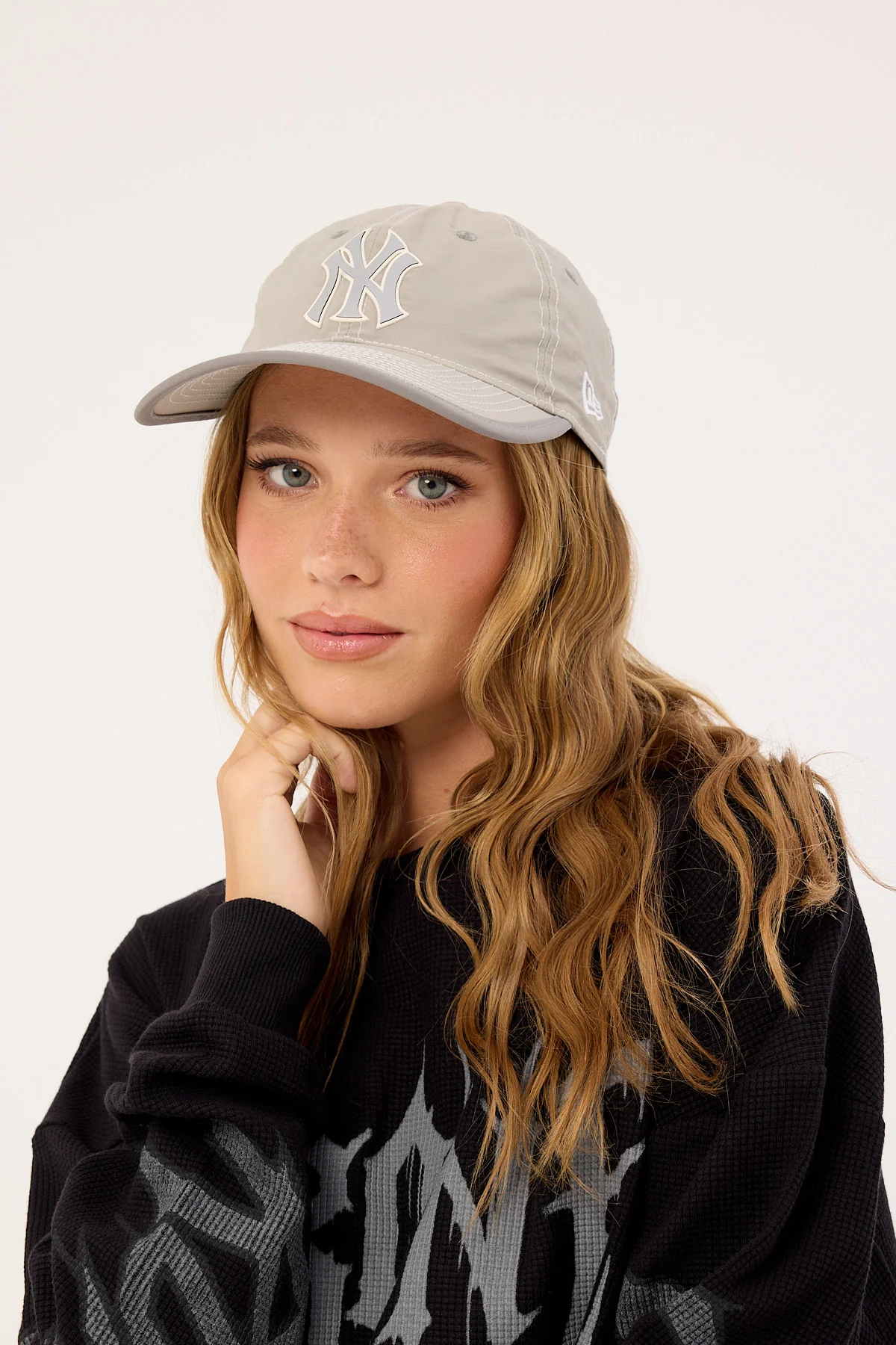 New Era Reflective Nylon 920 New York Yankees Cap Grey - Image 2
