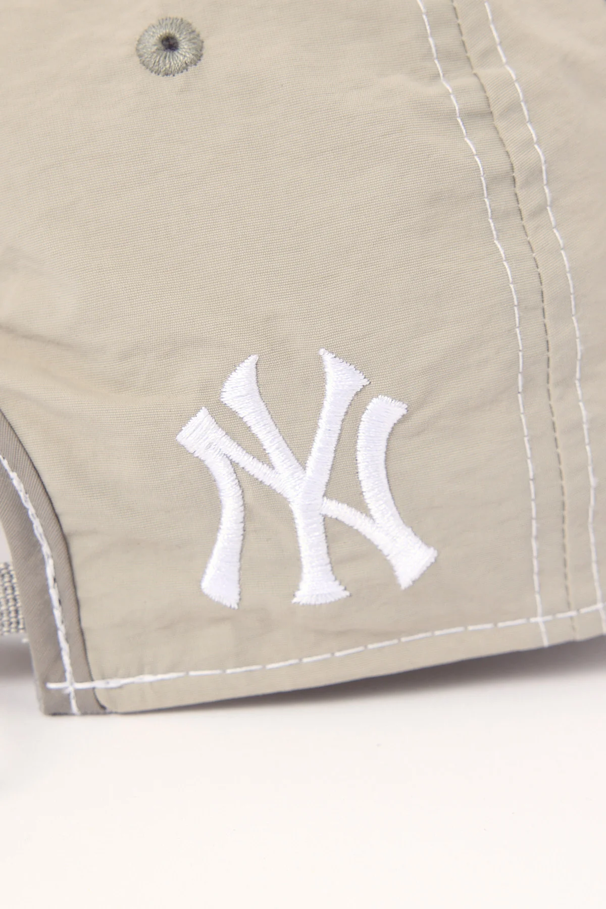 New Era Reflective Nylon 920 New York Yankees Cap Grey - Image 6