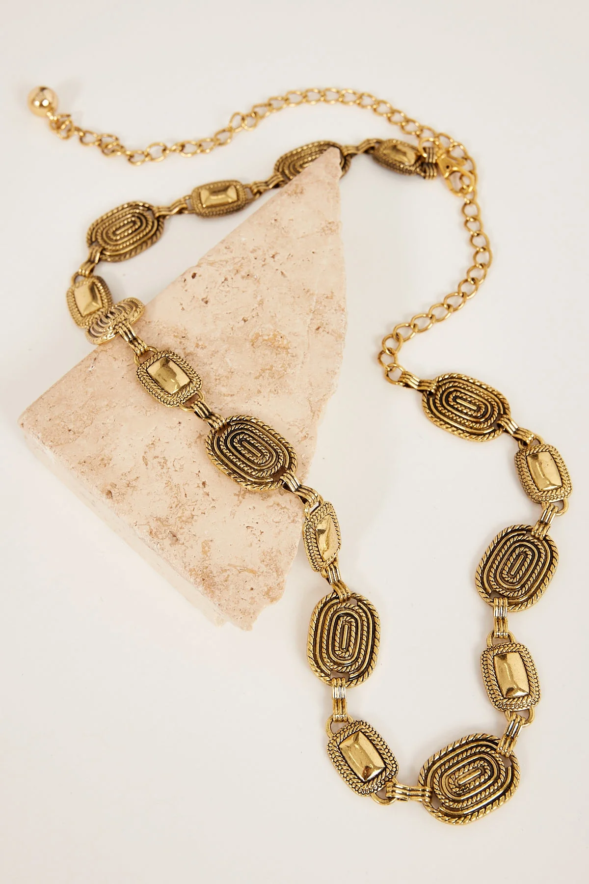 Perfect Stranger Agate Caves Metal Chain Belt Gold - Image 4