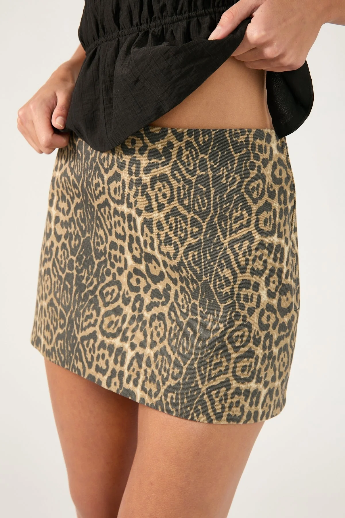Perfect Stranger Amur Mid Rise Leopard Mini Skirt Leopard - Image 4