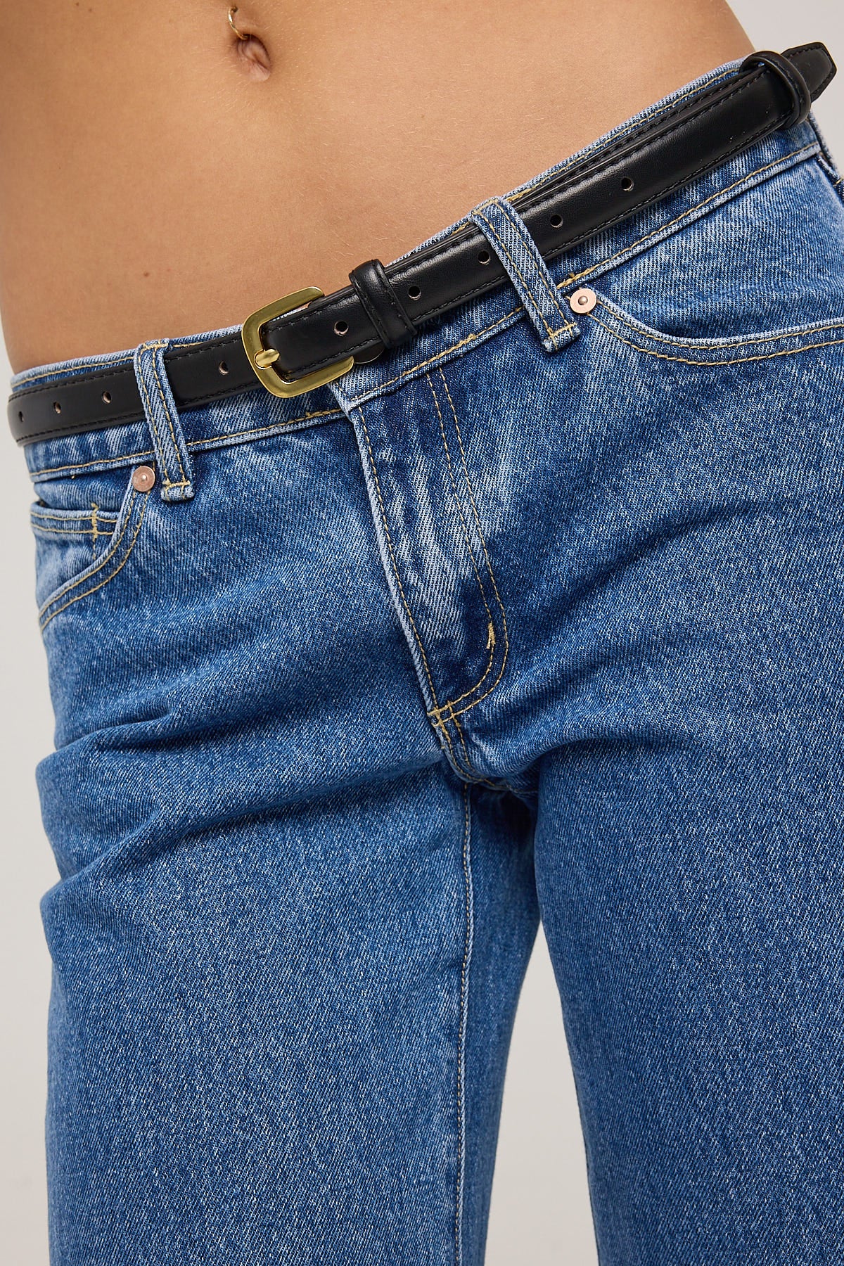 Perfect Stranger Classic Slim Belt Black / Gold - Image 3