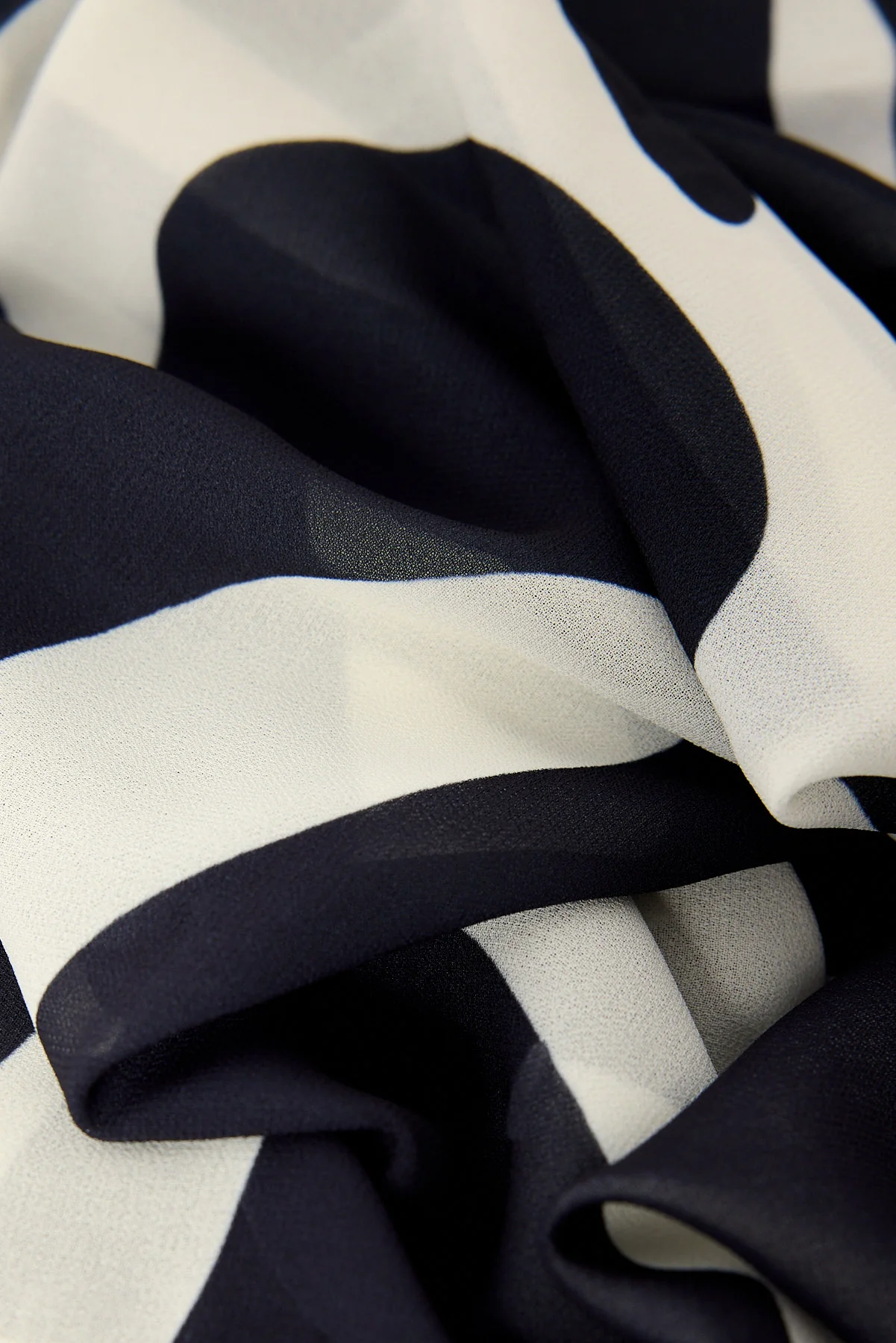 Perfect Stranger Drift Scarf Black/Cream Print - Image 2