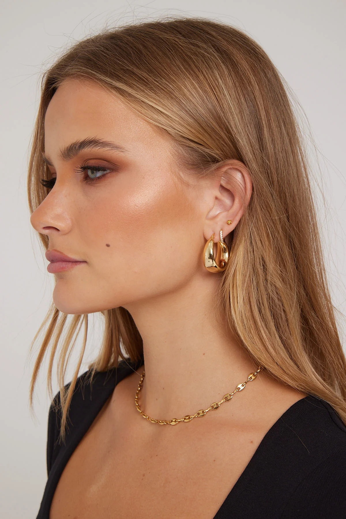 Perfect Stranger Genevieve Thick Hoop Earrings 18k Gold Plated - Image 2