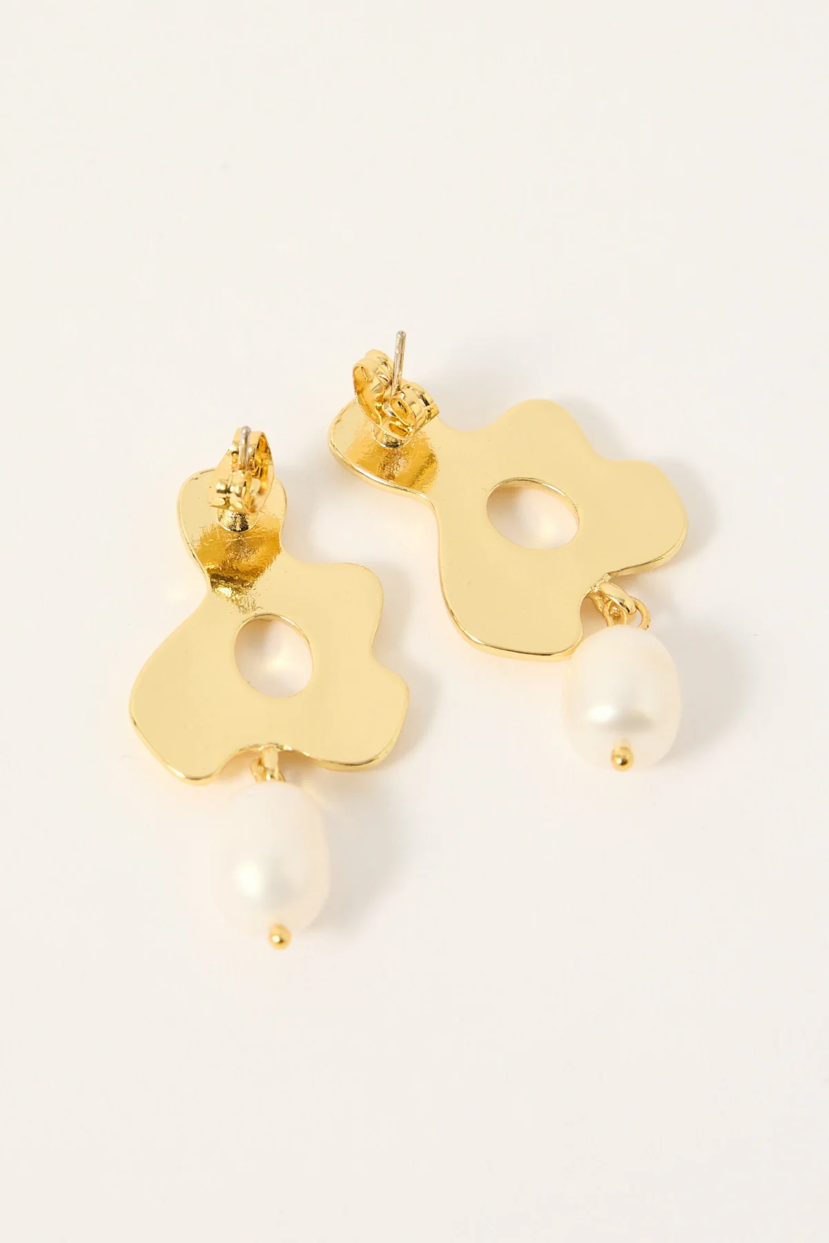 Perfect Stranger Gia Pearl Drop Earrings 18K Gold Plated - Image 2