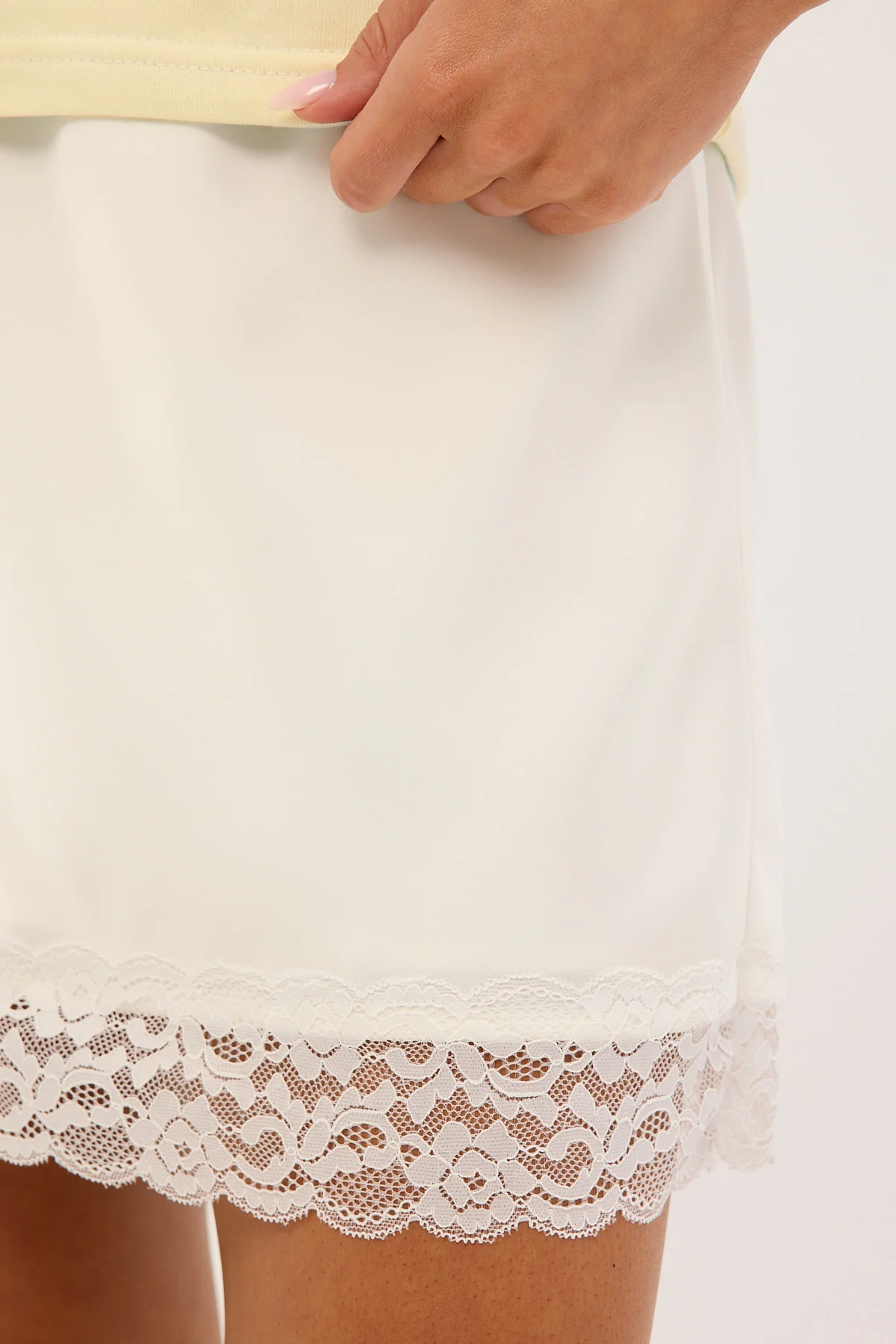 Perfect Stranger Micah High Rise Lace Mini Skirt Cream - Image 3