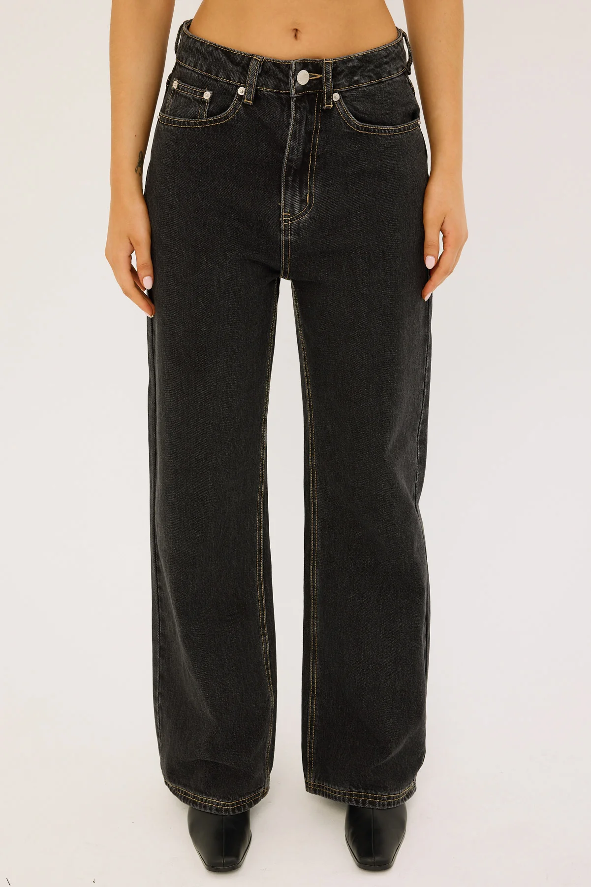 Perfect Stranger Mid Rise 90's Slouch Jean Washed Grey - Image 8