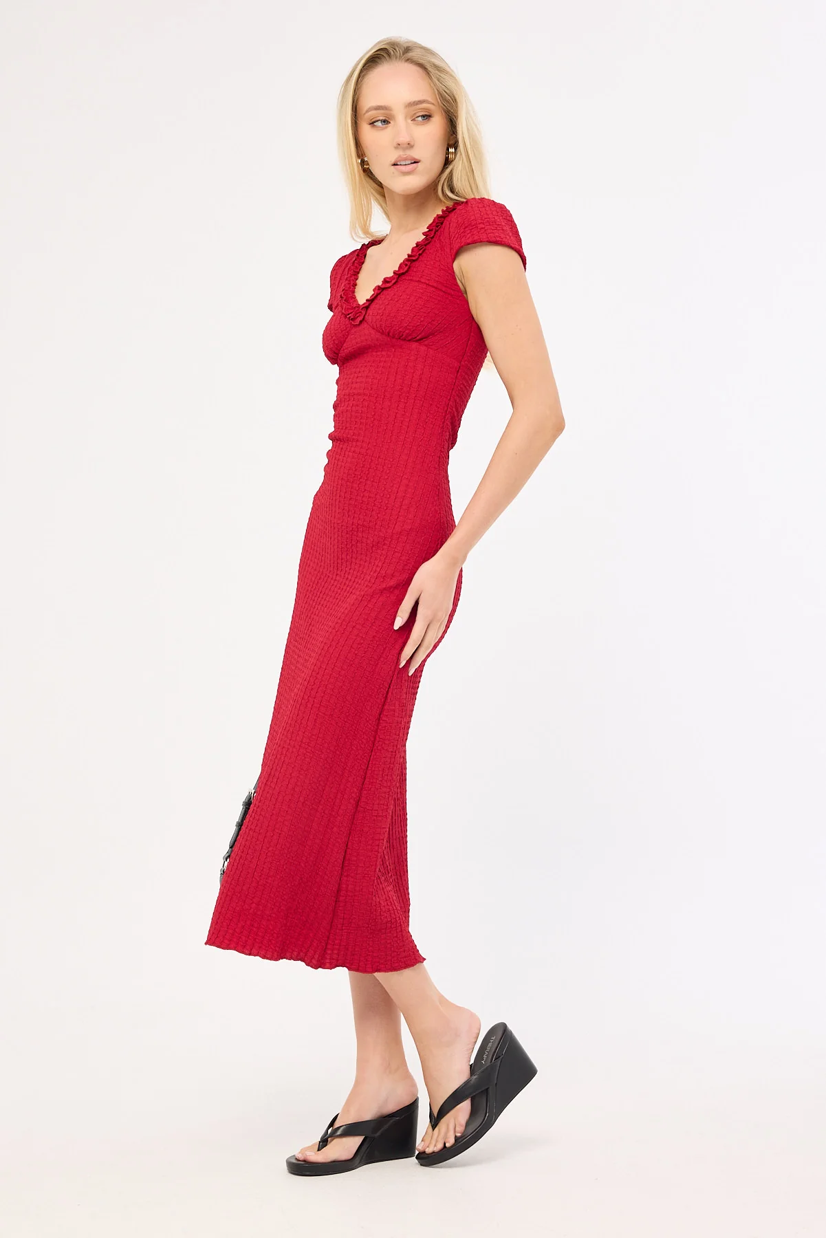 Perfect Stranger Mimsy Short Sleeve Midi Dress Red - Image 2
