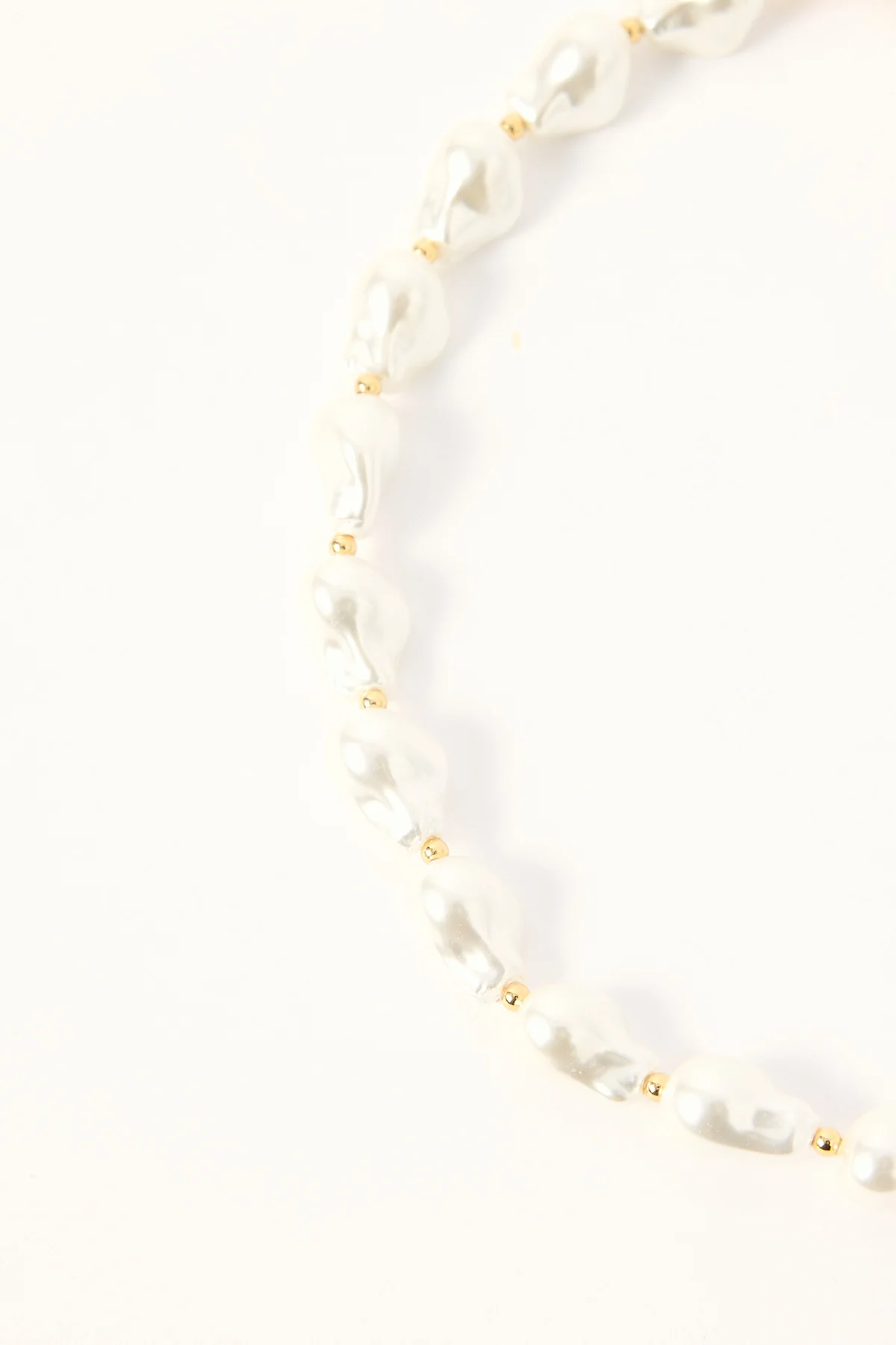 Perfect Stranger Moonlight Pearl Necklace Pearl/Gold - Image 2