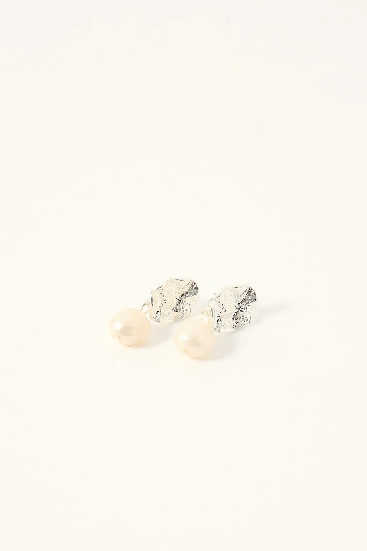 Perfect Stranger Olen Pearl Drop Earrings Silver/Pearl